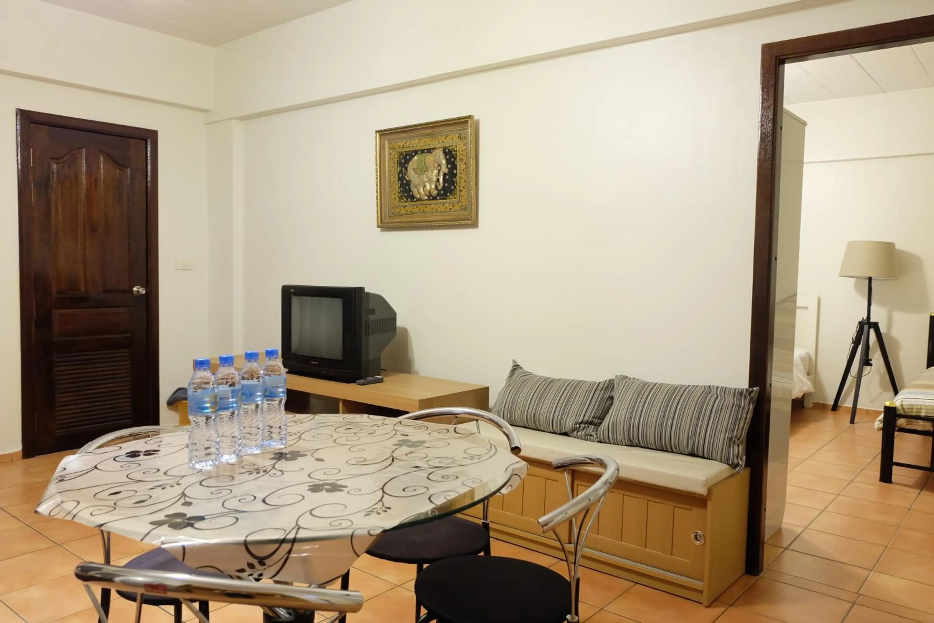 Decorative detail in Lomsabai Apartments