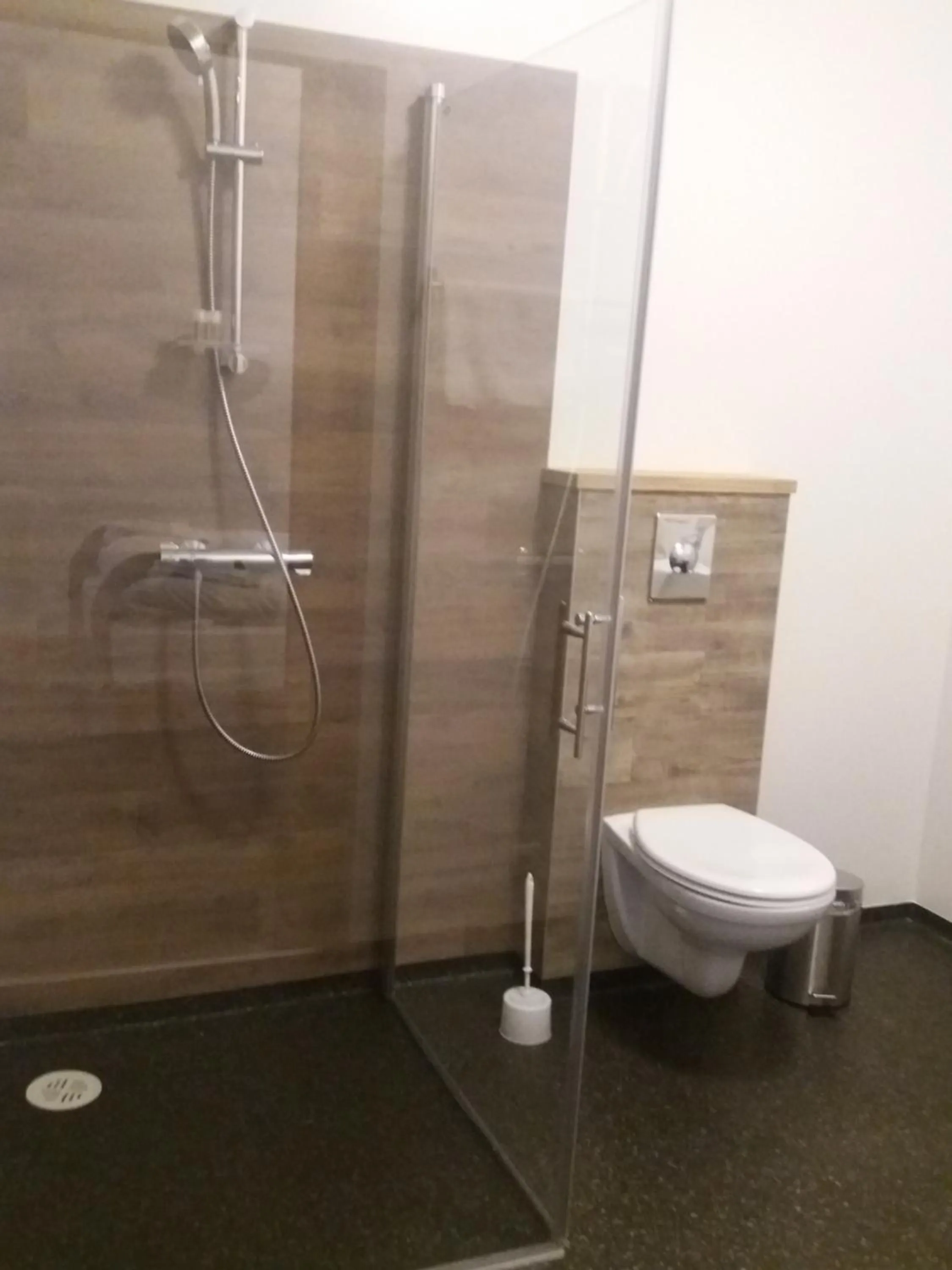 Shower in Hotel Vos