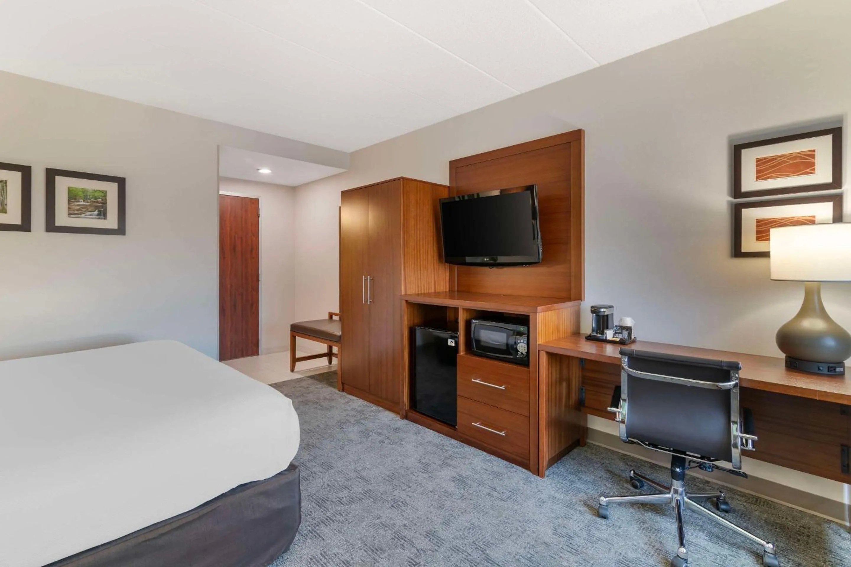 Bedroom, Bed in Comfort Inn Manchester Airport