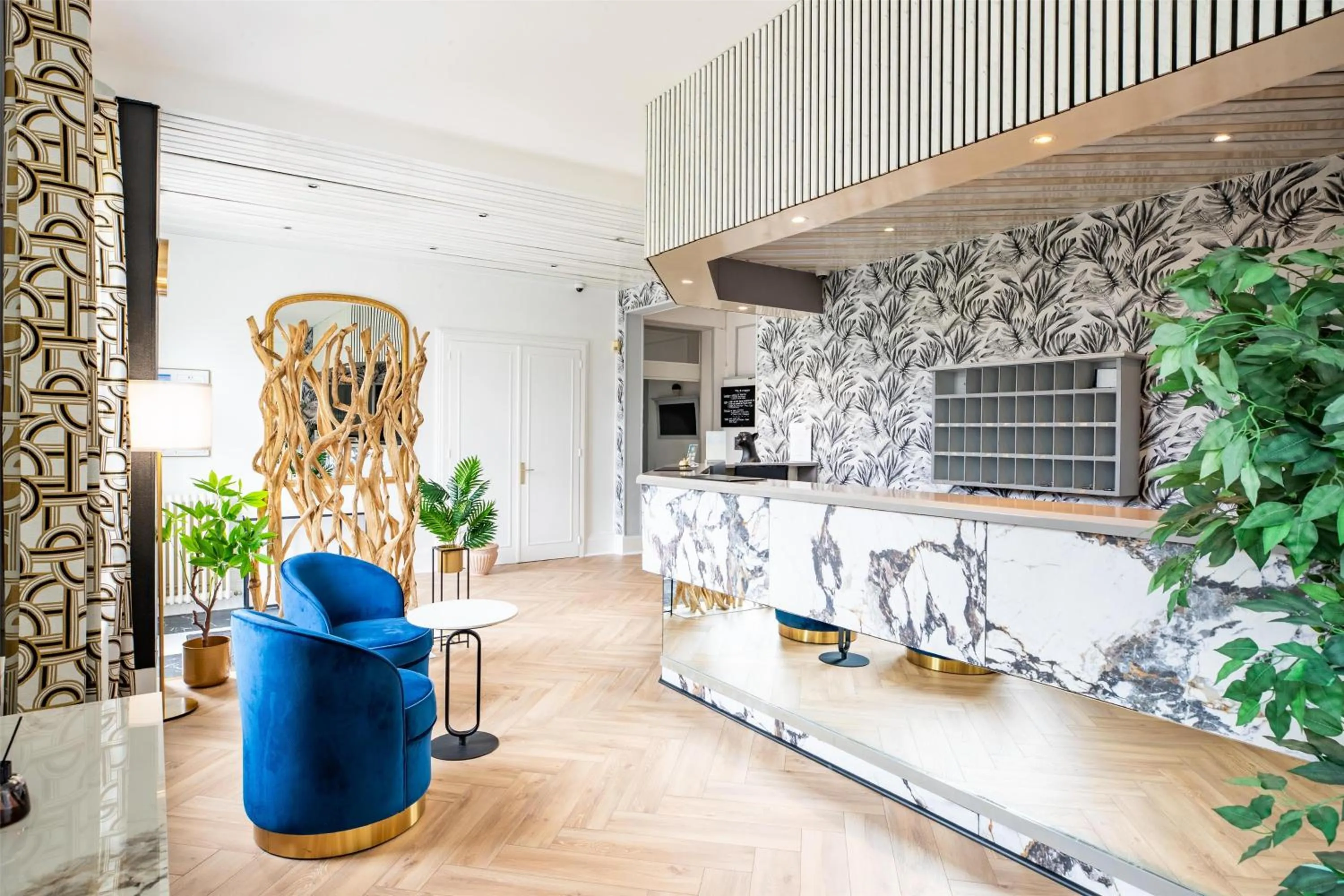 Lobby or reception in Sure Hotel by Best Western Port Jérome - Le Havre