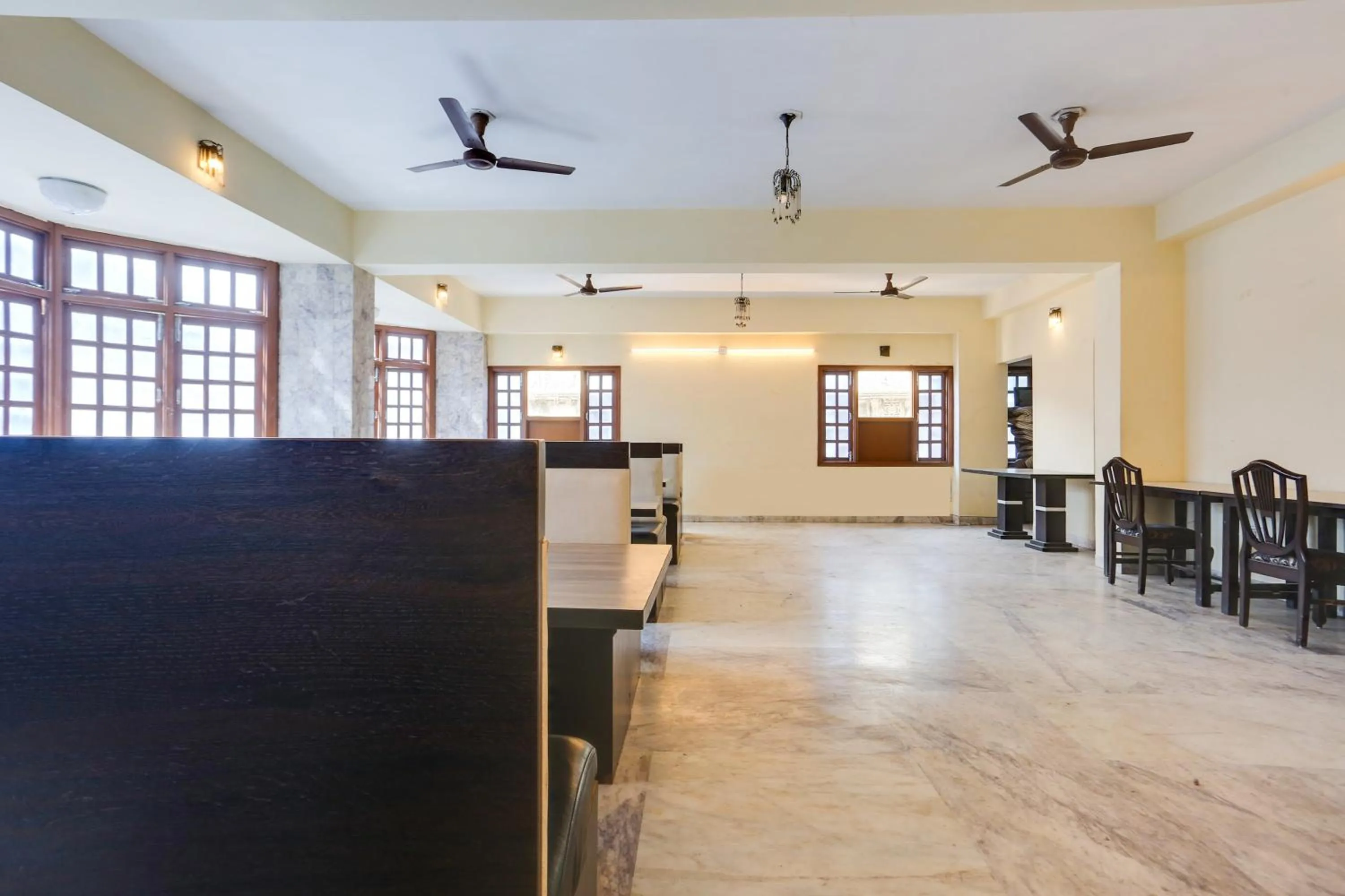 Restaurant/places to eat in Super Townhouse Pichola Formerly Vinayak