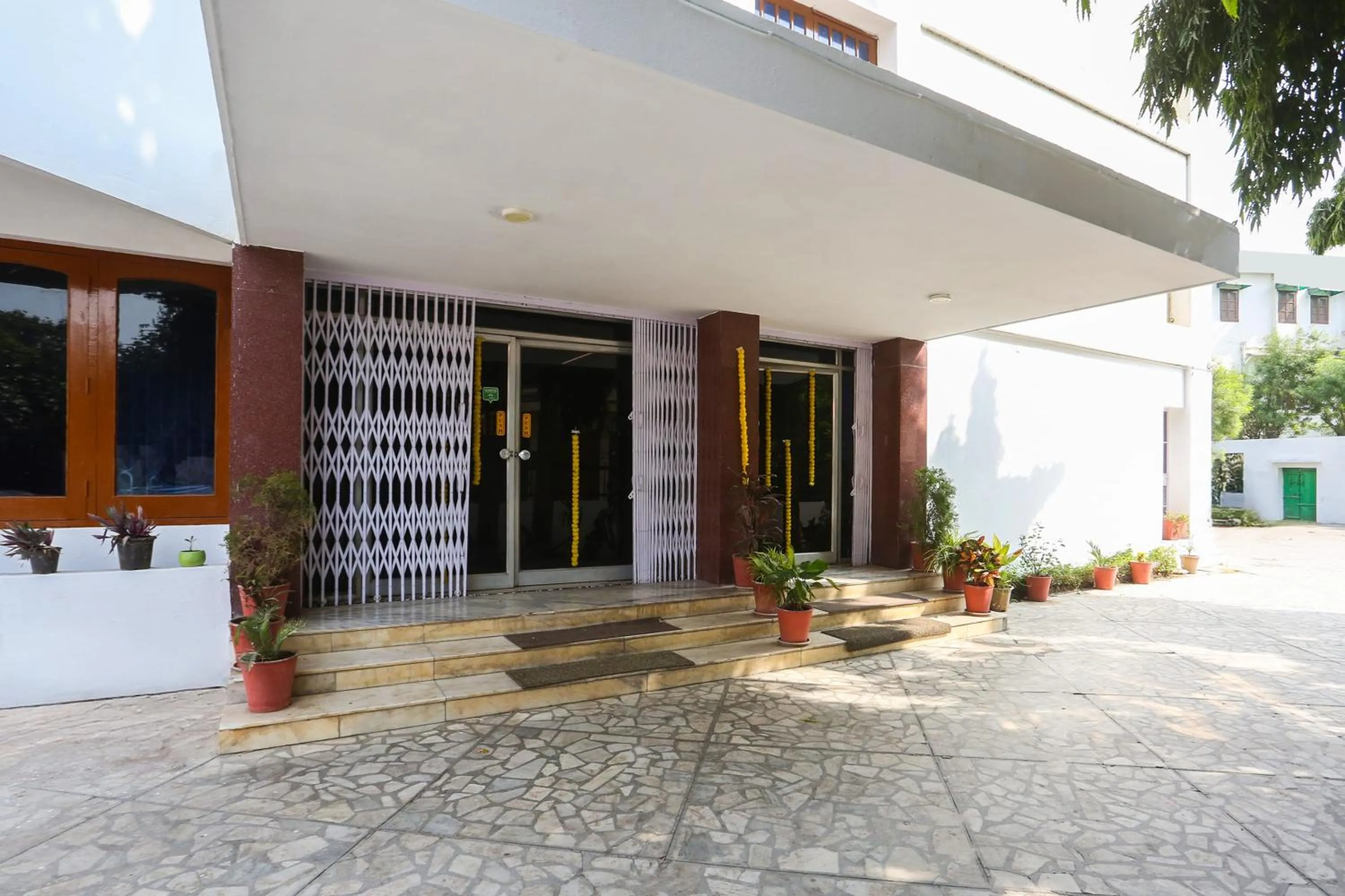 Facade/entrance in Super Townhouse Pichola Formerly Vinayak