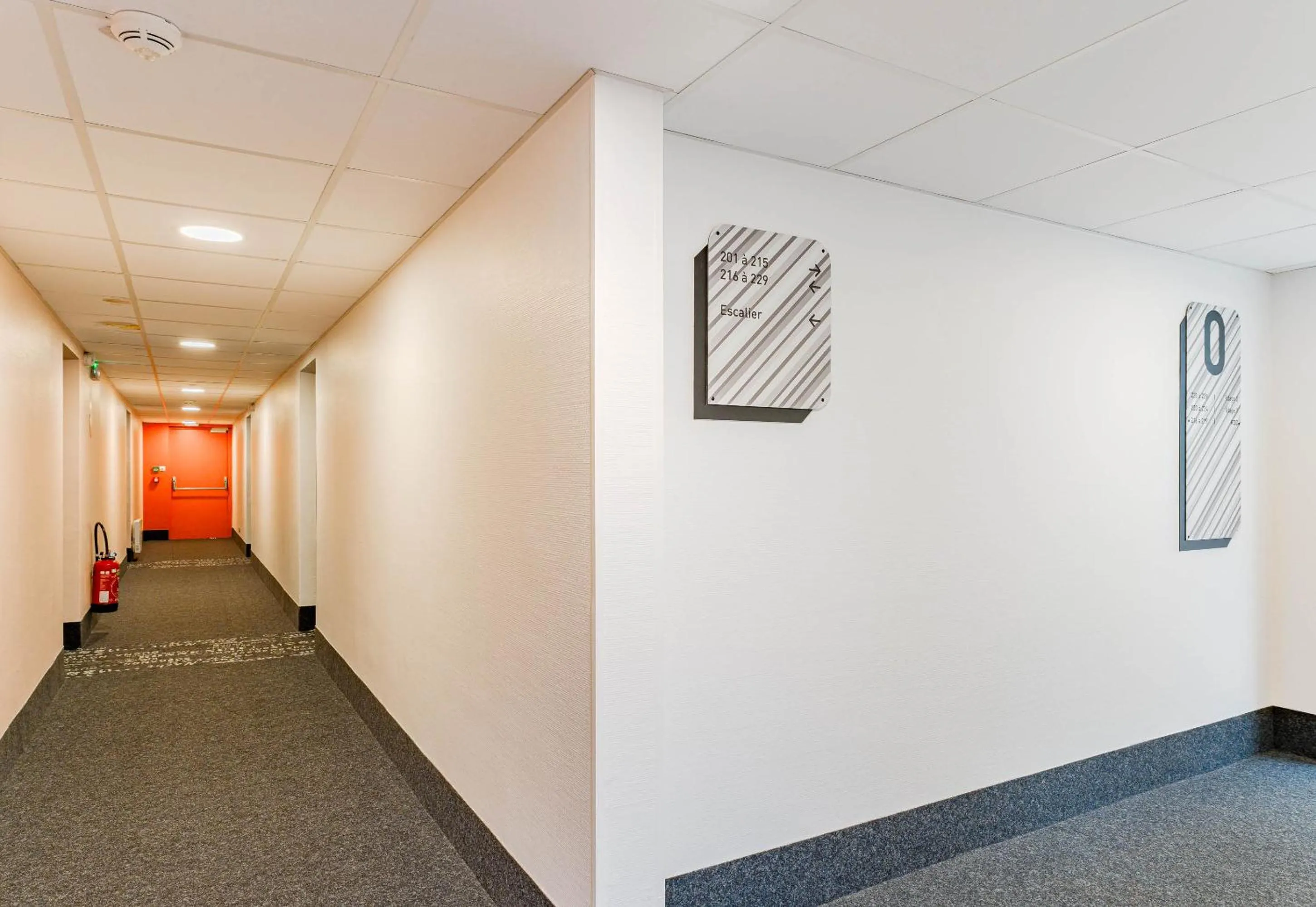 Lobby or reception in B&B HOTEL Poitiers 3 Futuroscope