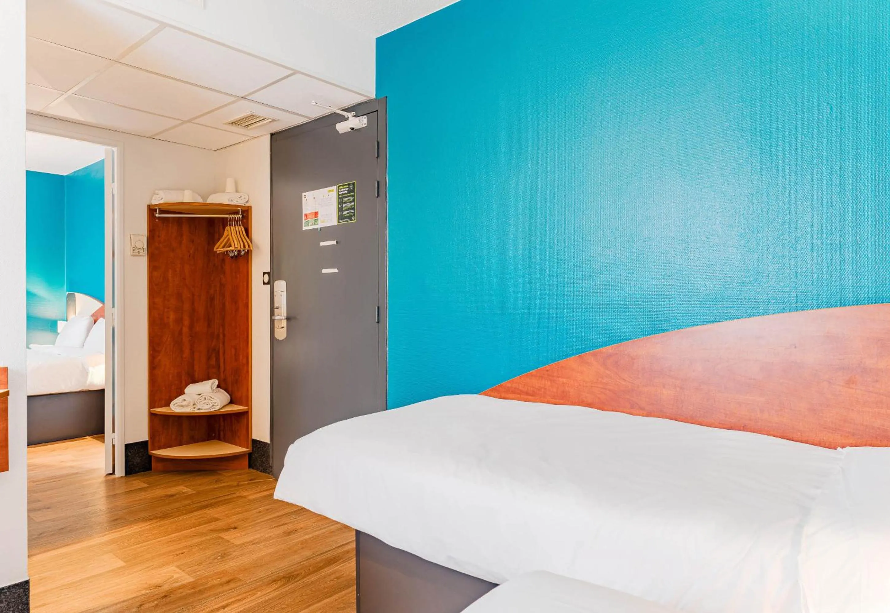 Bedroom, Bed in B&B HOTEL Poitiers 3 Futuroscope