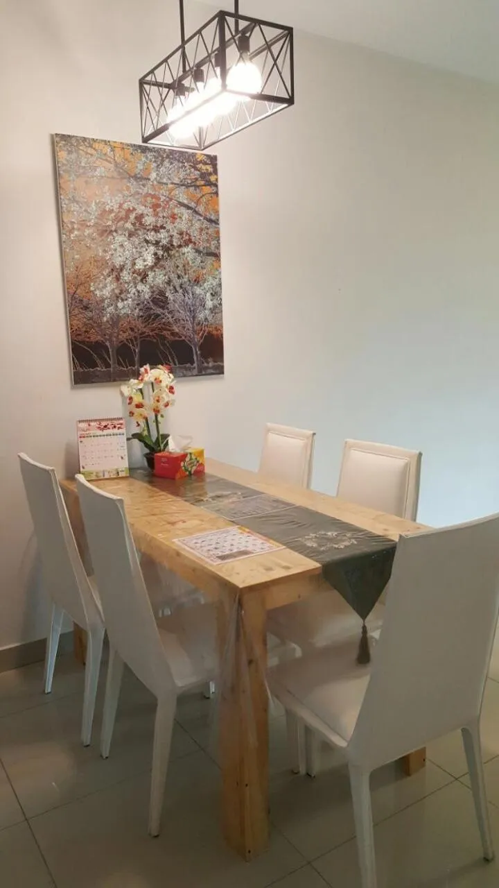 Coffee/tea facilities in Skyview Univ360 Place Facing Mines Lake