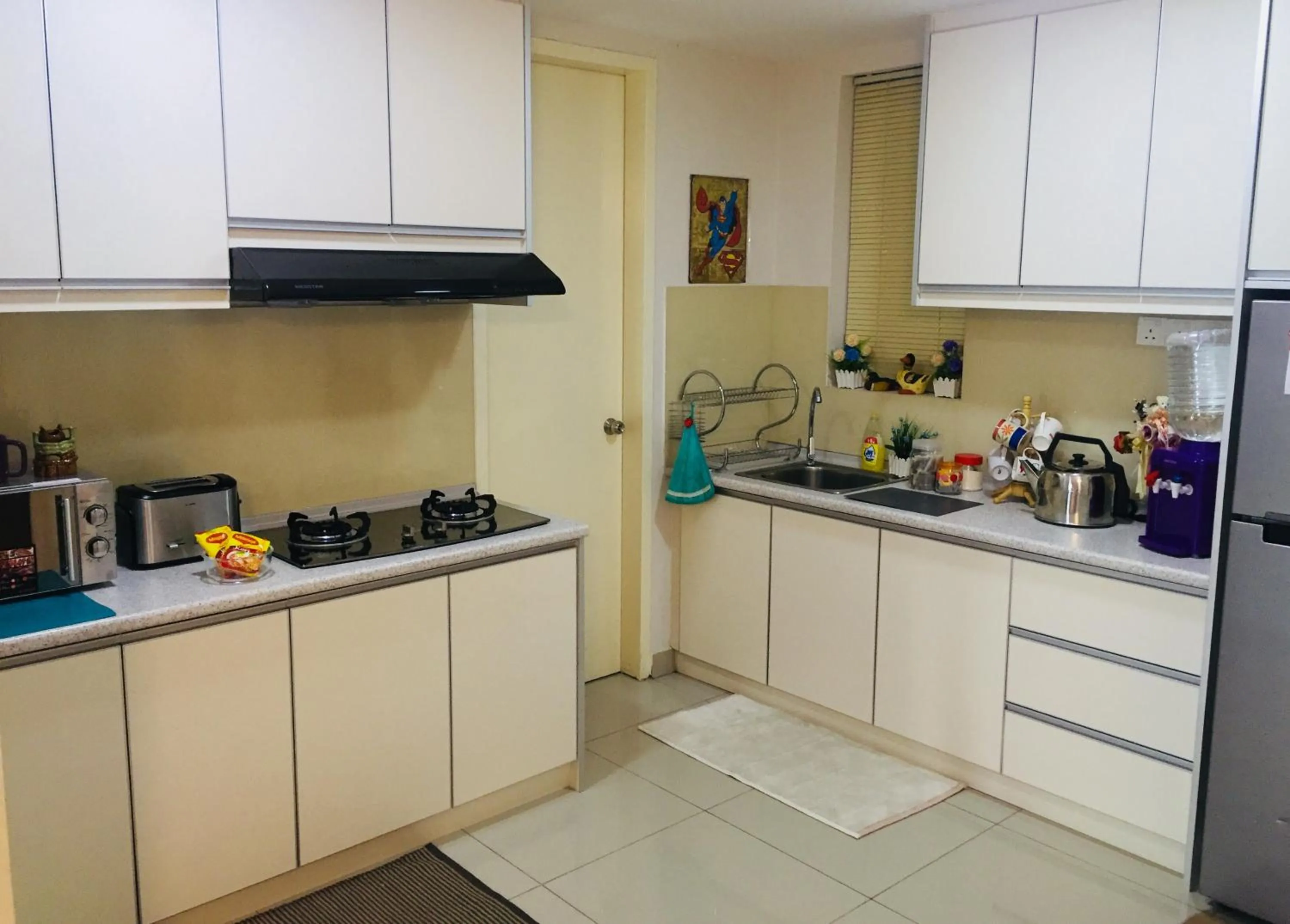 Coffee/tea facilities in Skyview Univ360 Place Facing Mines Lake