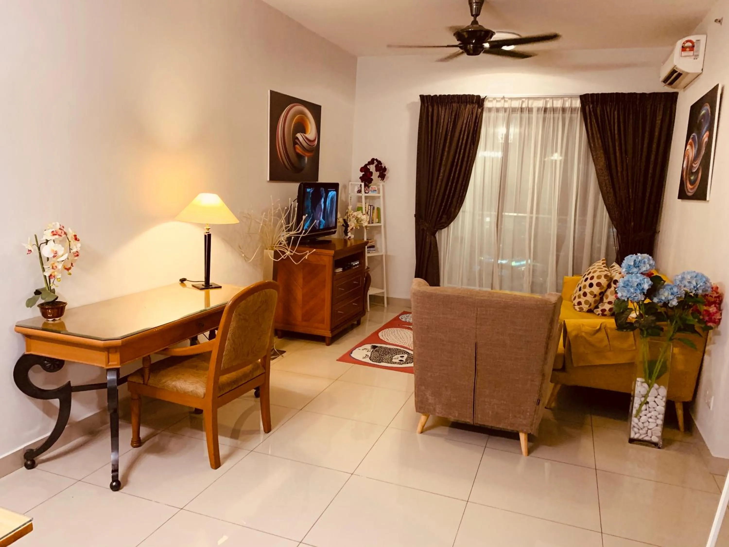 Skyview Univ360 Place Facing Mines Lake