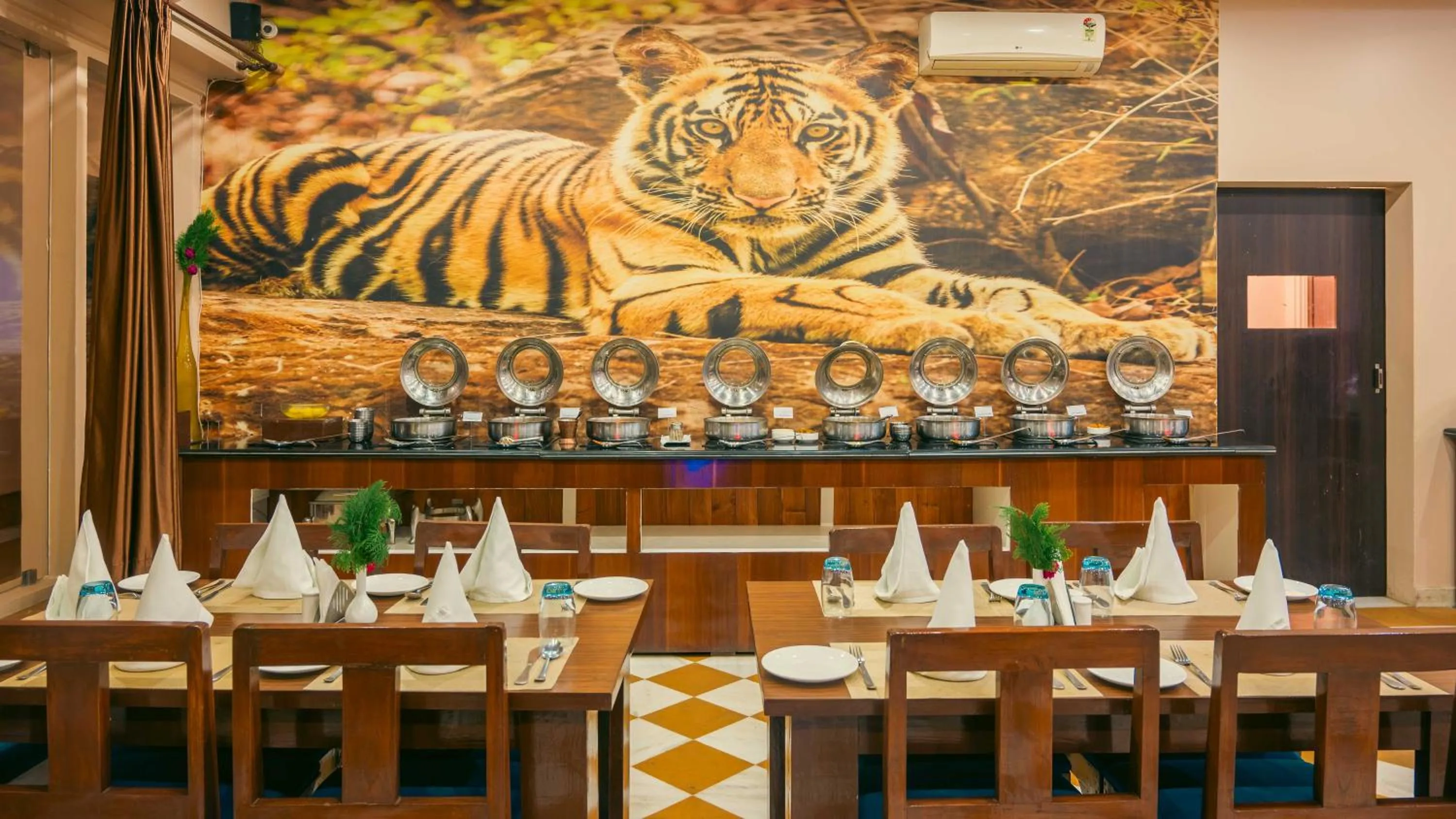 Restaurant/places to eat in Abhyaran Resort & Spa Ranthambore
