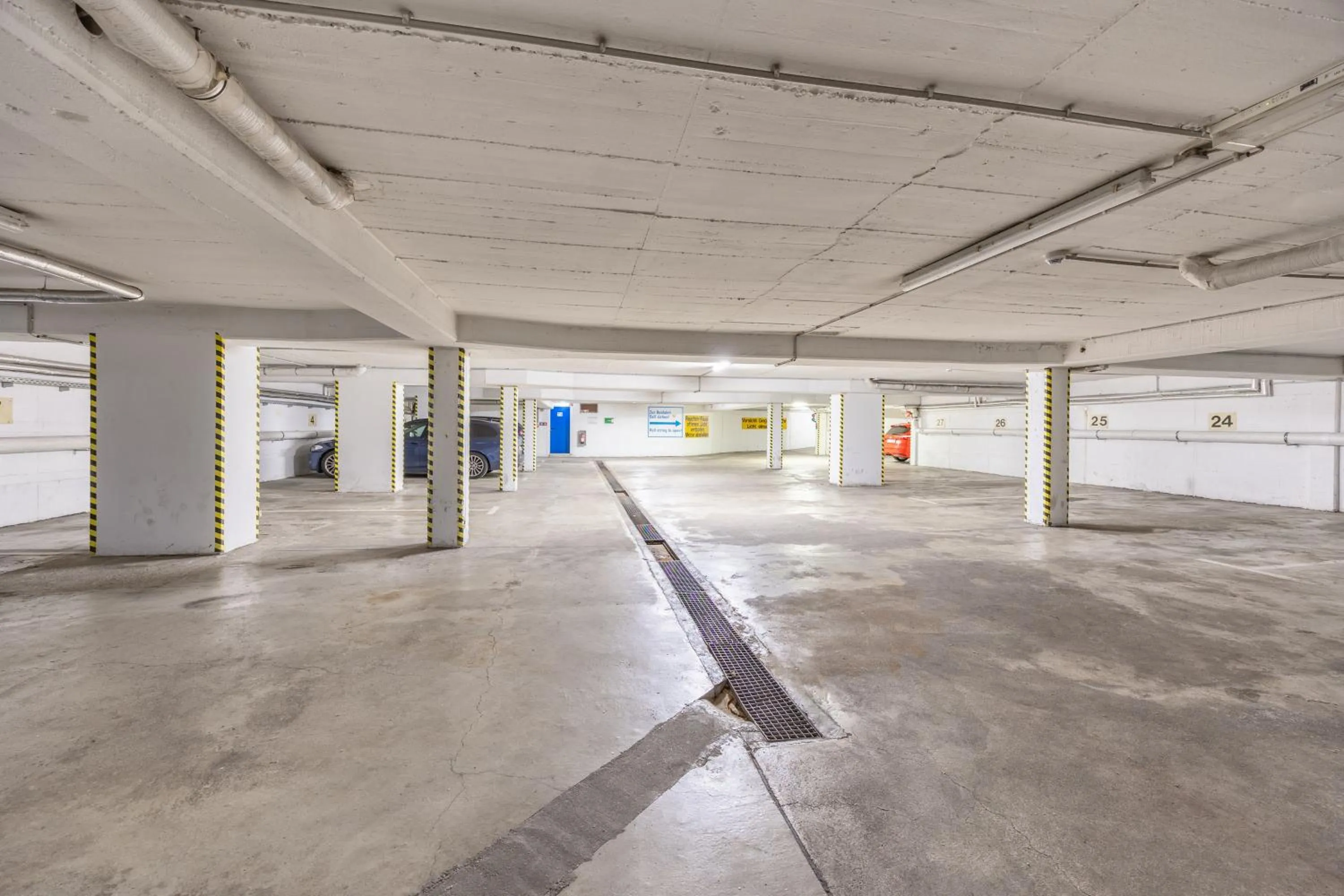 Parking in a&o Düsseldorf Hauptbahnhof