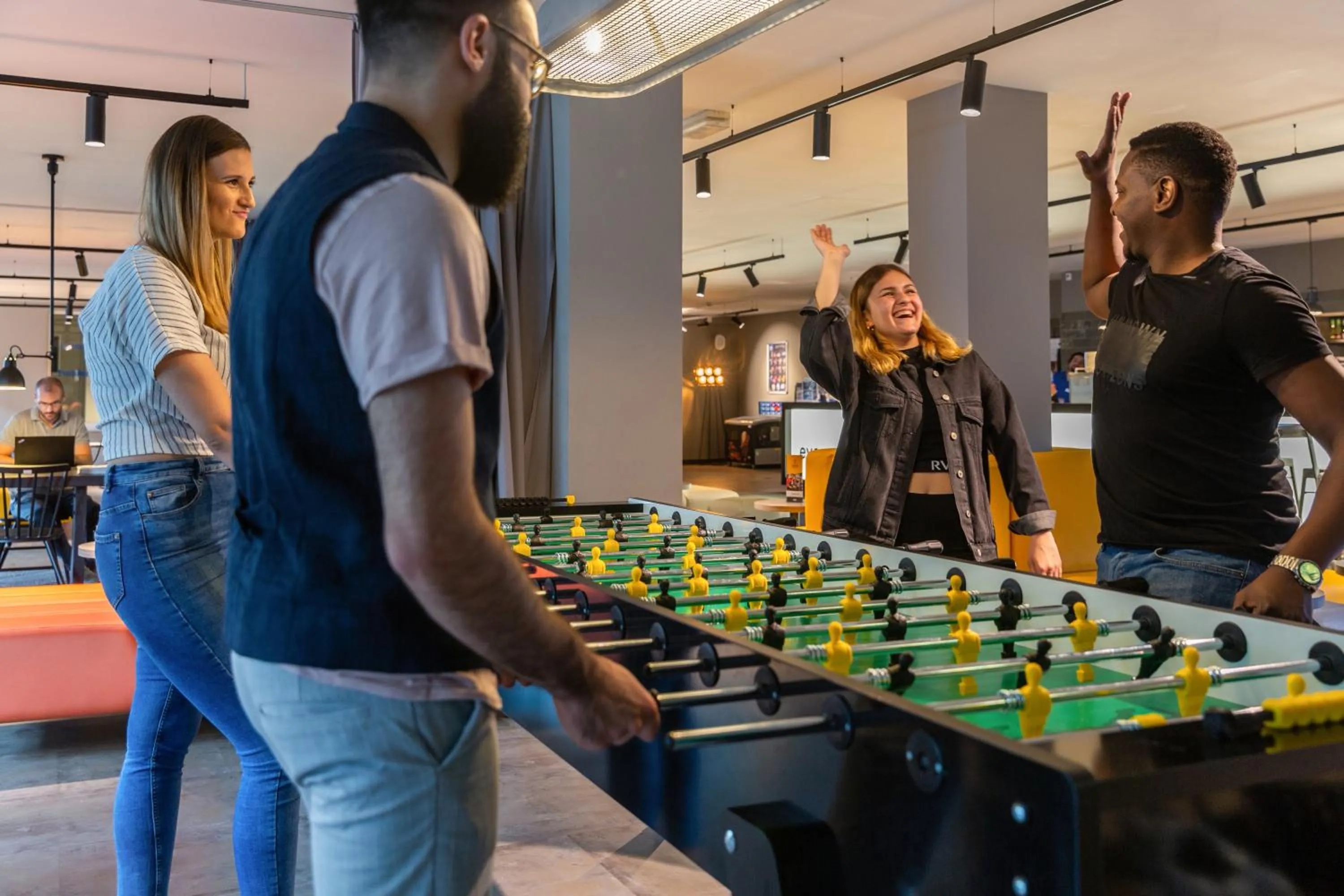 Entertainment in a&o Düsseldorf Hauptbahnhof
