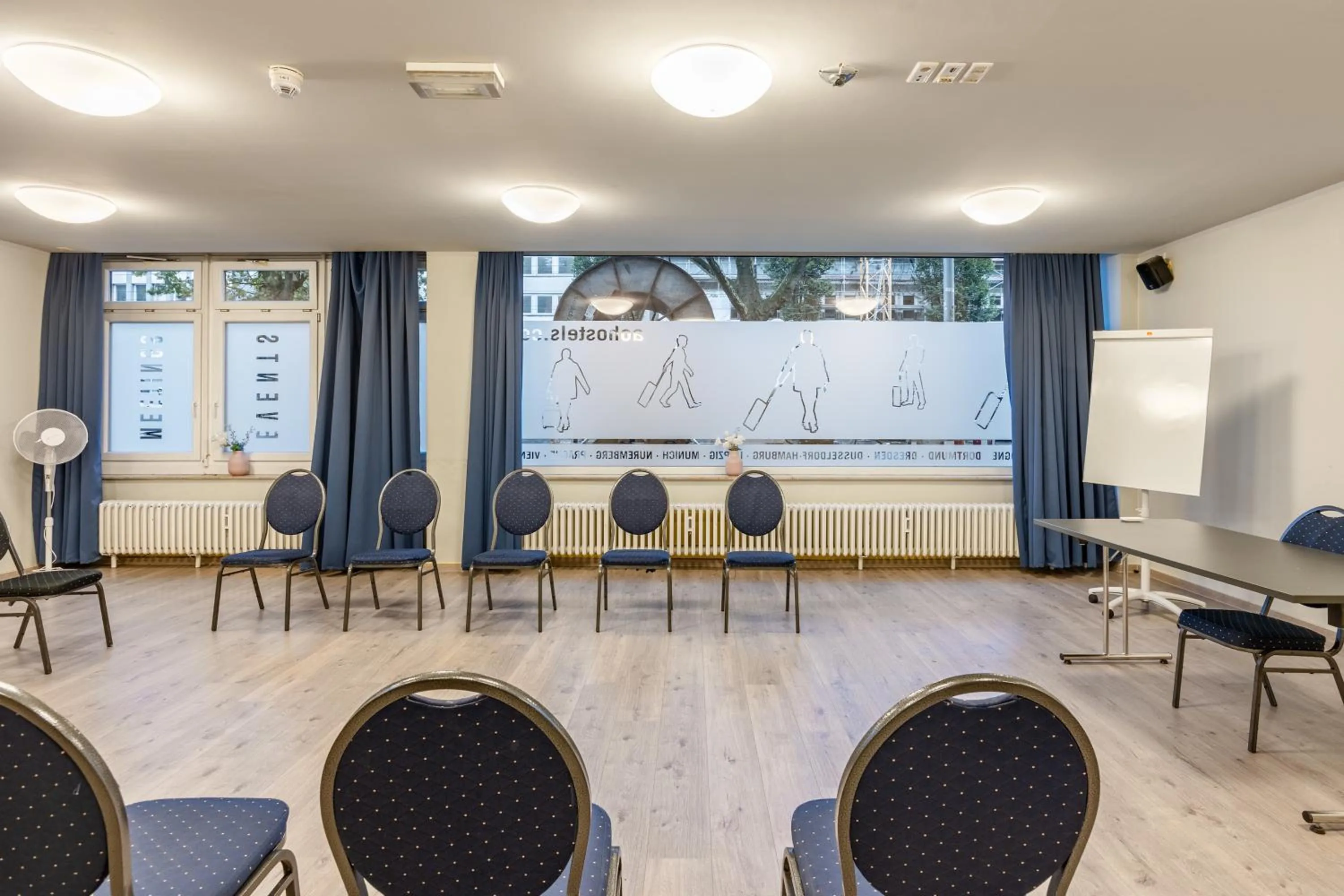 Meeting/conference room in a&o Düsseldorf Hauptbahnhof