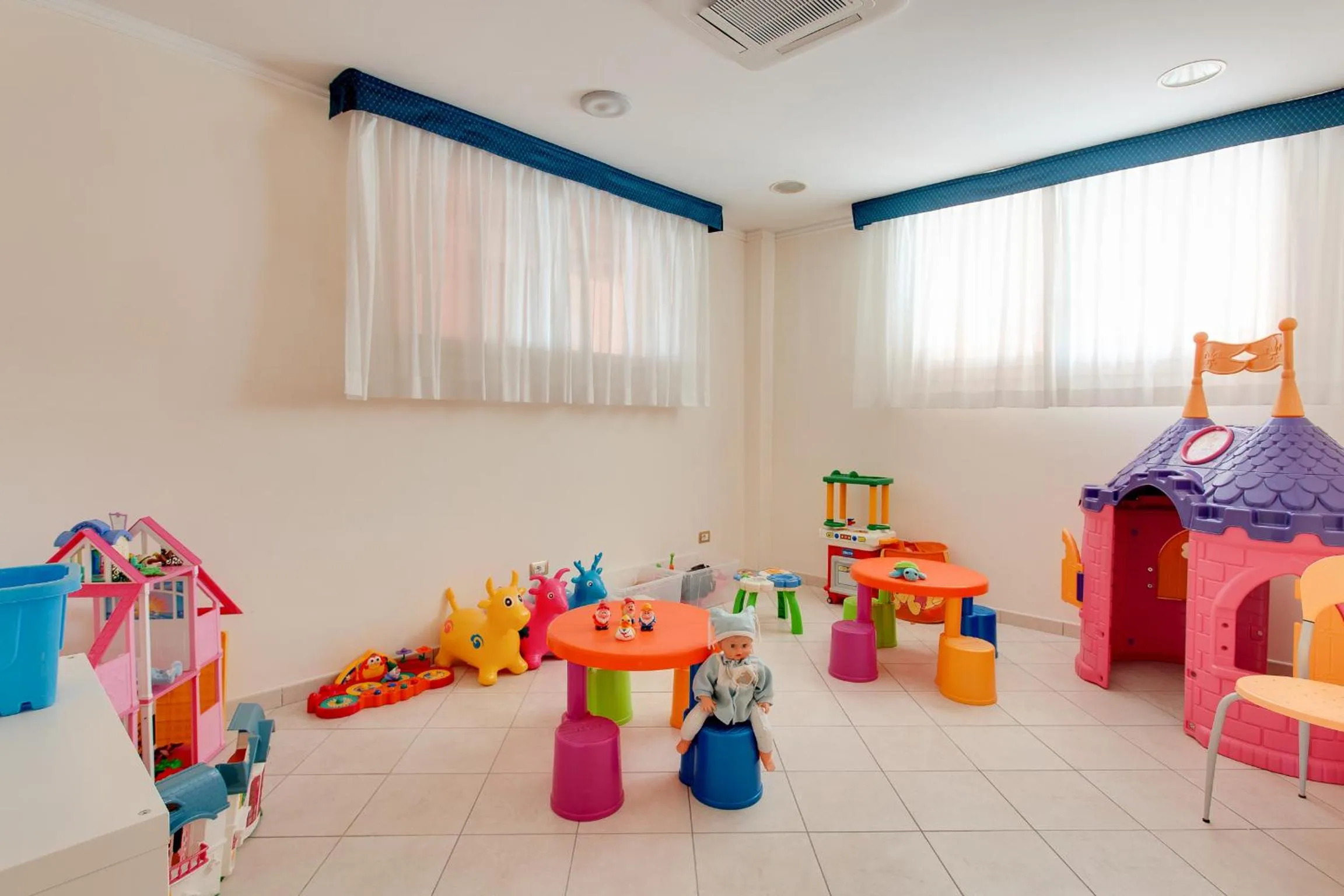 Children play ground in Hotel De La Ville