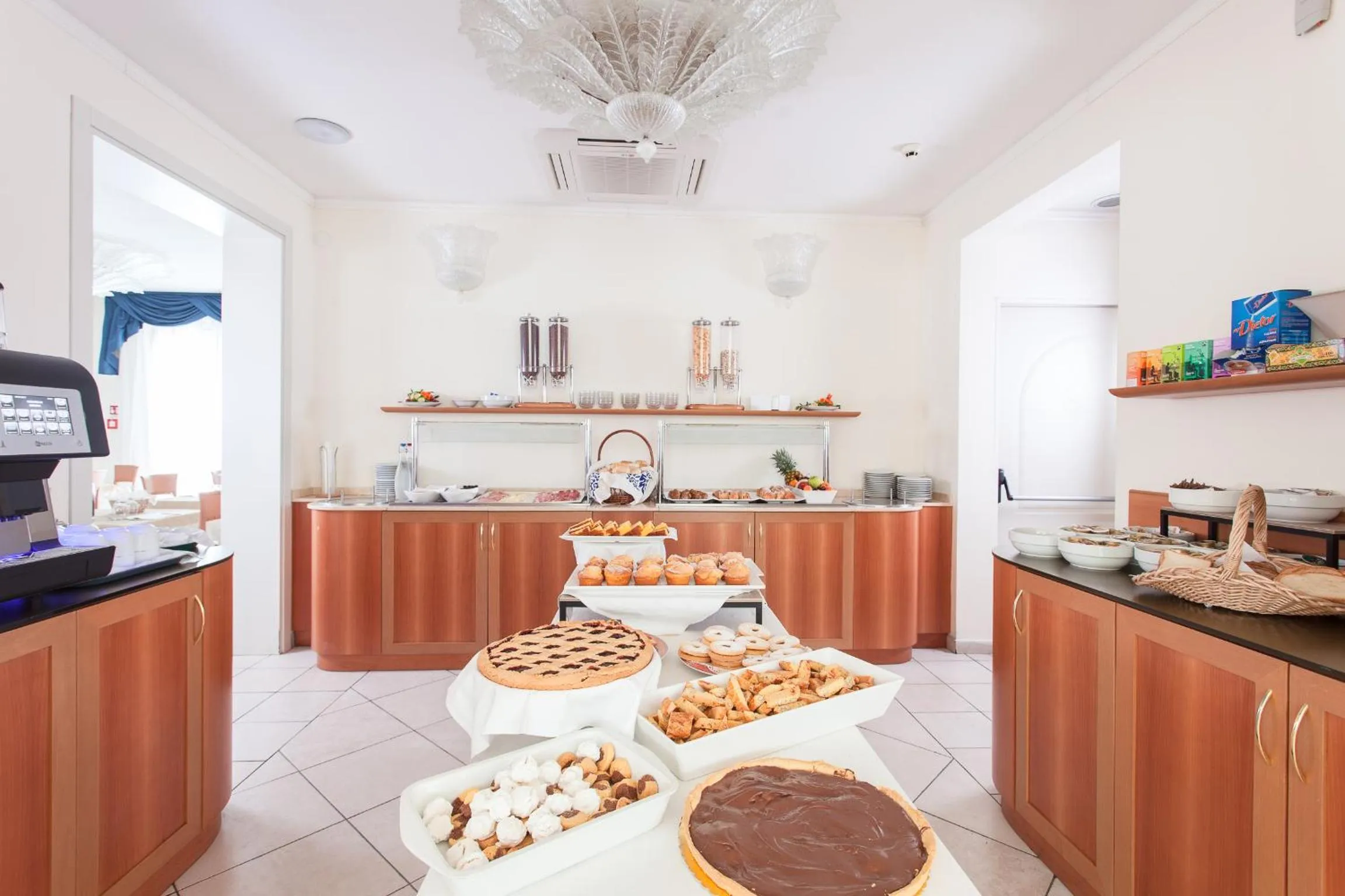 Buffet breakfast in Hotel De La Ville