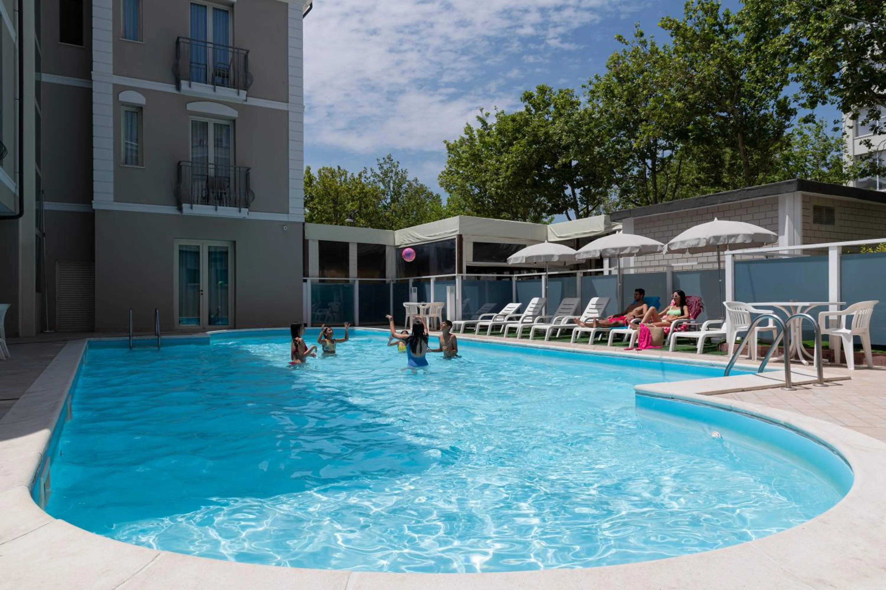 Swimming pool in Hotel De La Ville