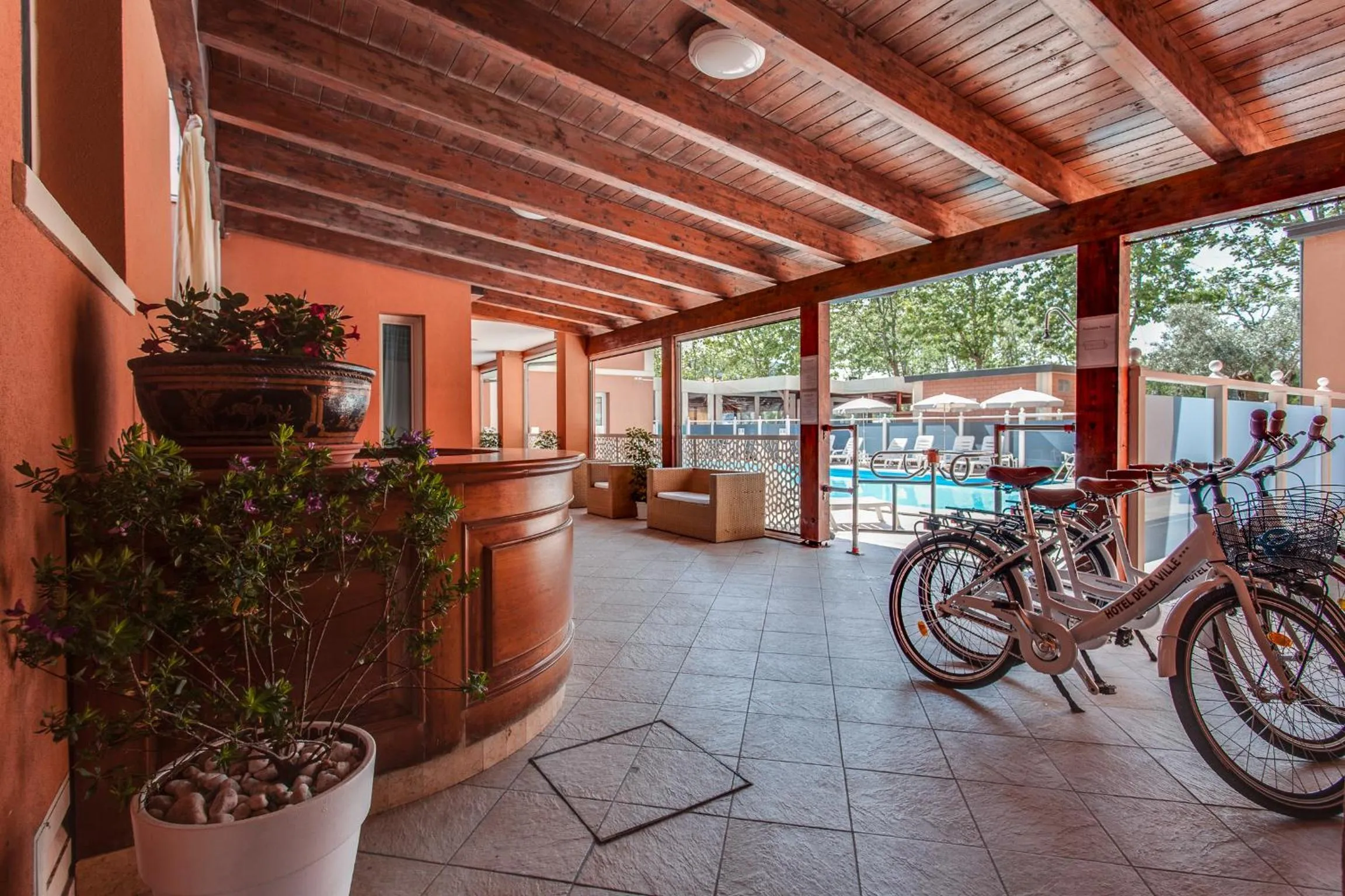 Swimming pool in Hotel De La Ville