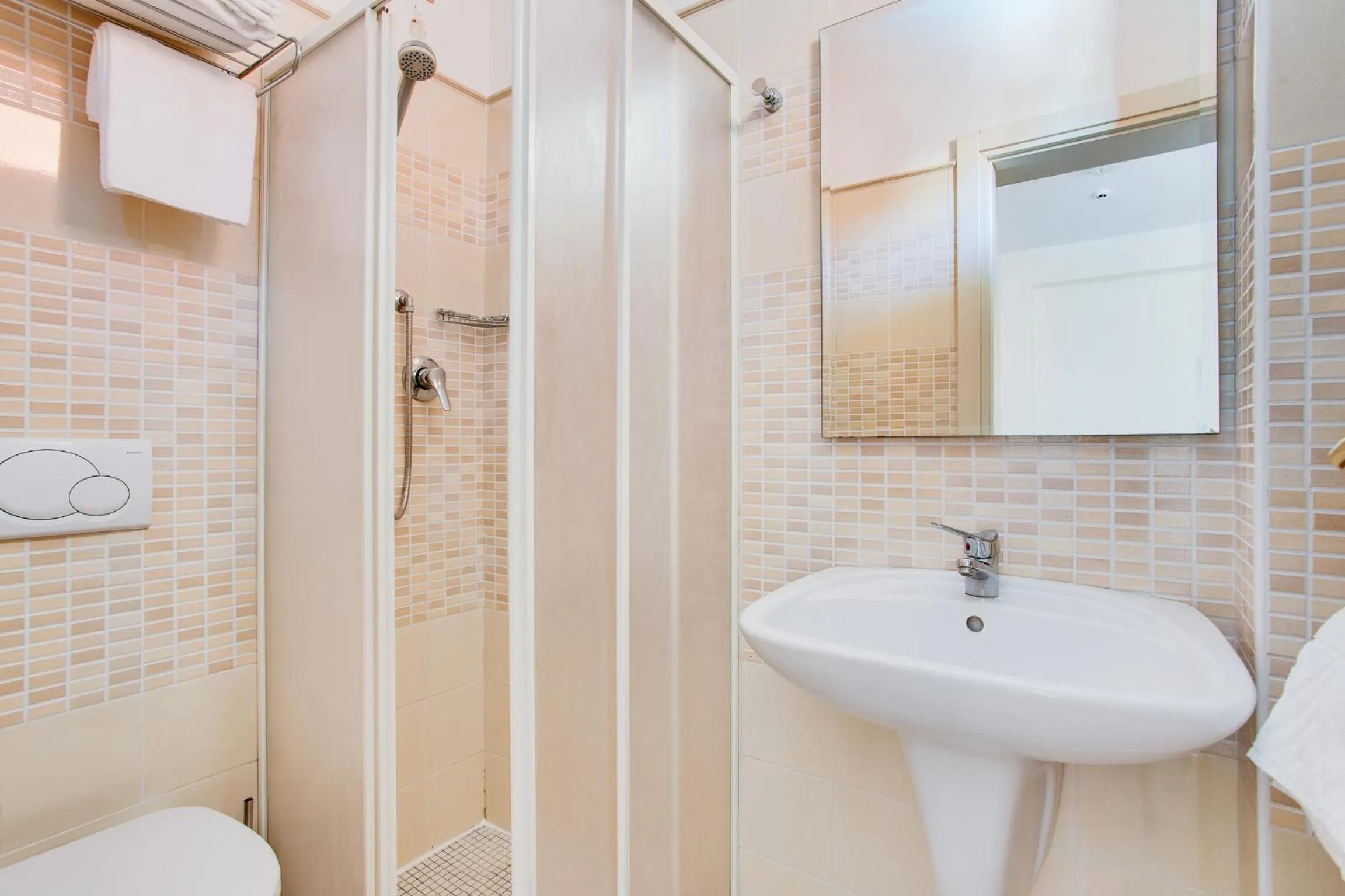 Photo of the whole room in Hotel De La Ville