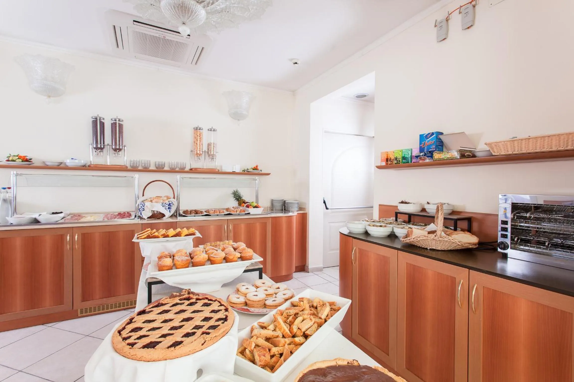 Buffet breakfast in Hotel De La Ville