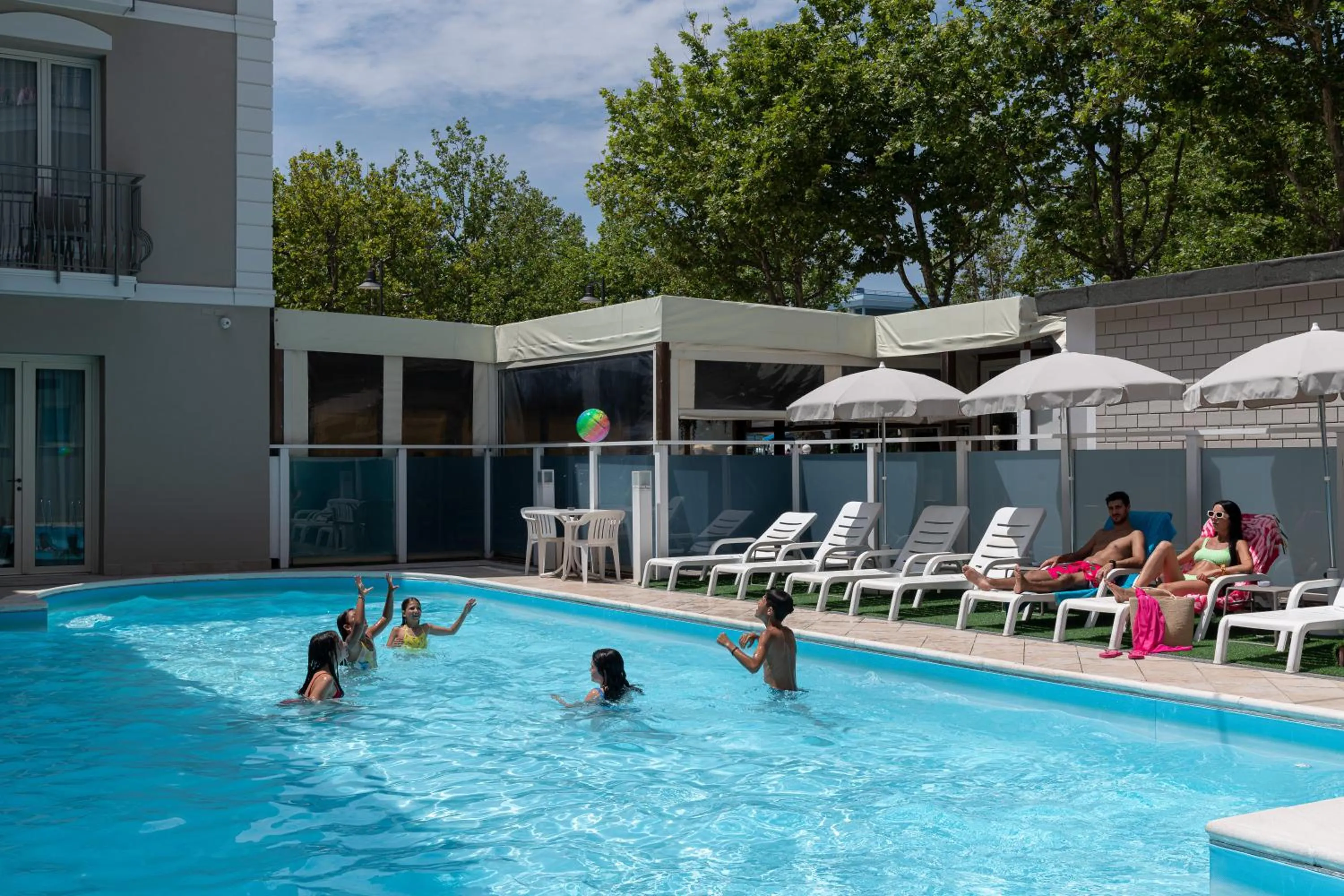 Swimming pool in Hotel De La Ville