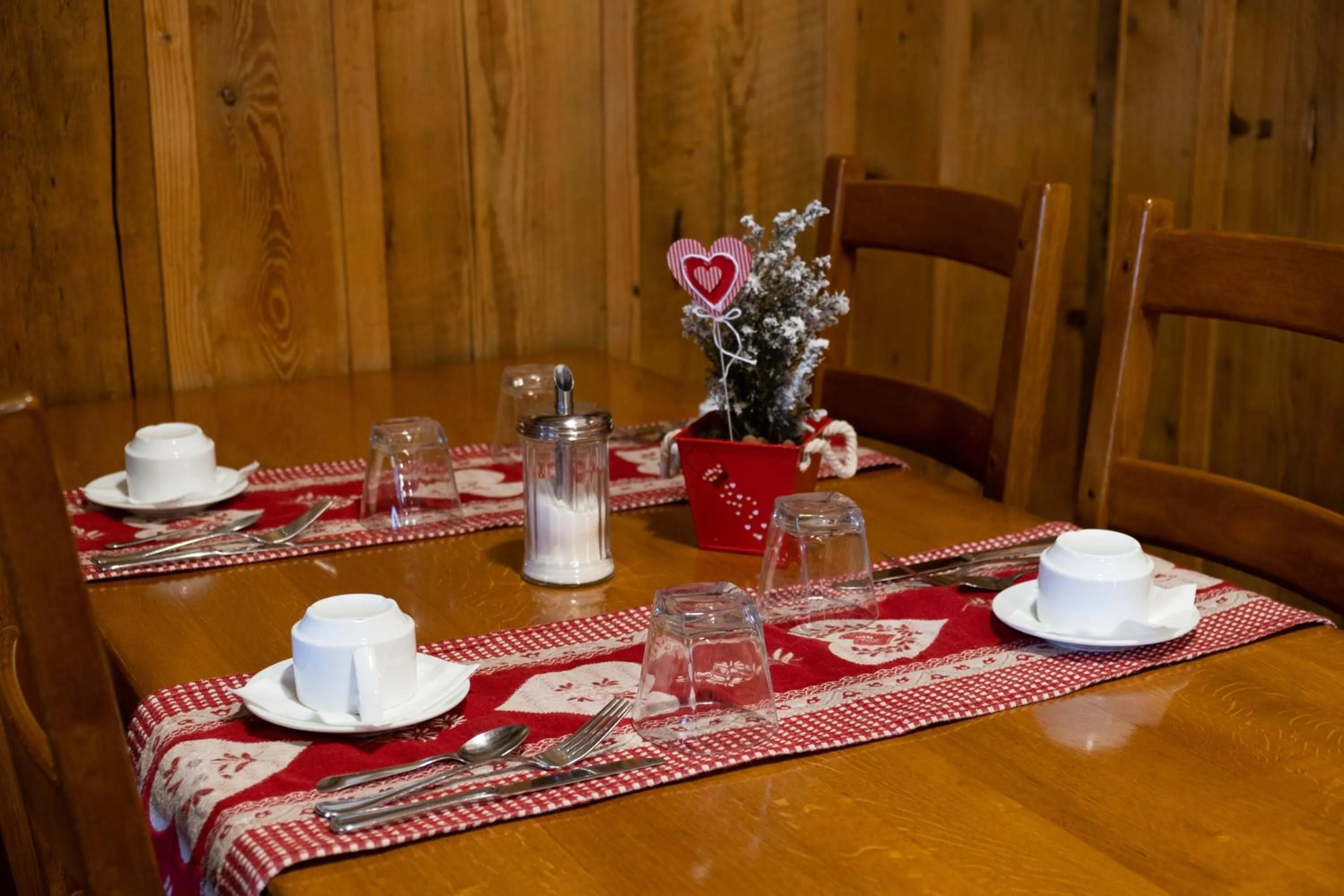 Dining area in Hotel Relais d'ISSENHEIM Table d'hôtes