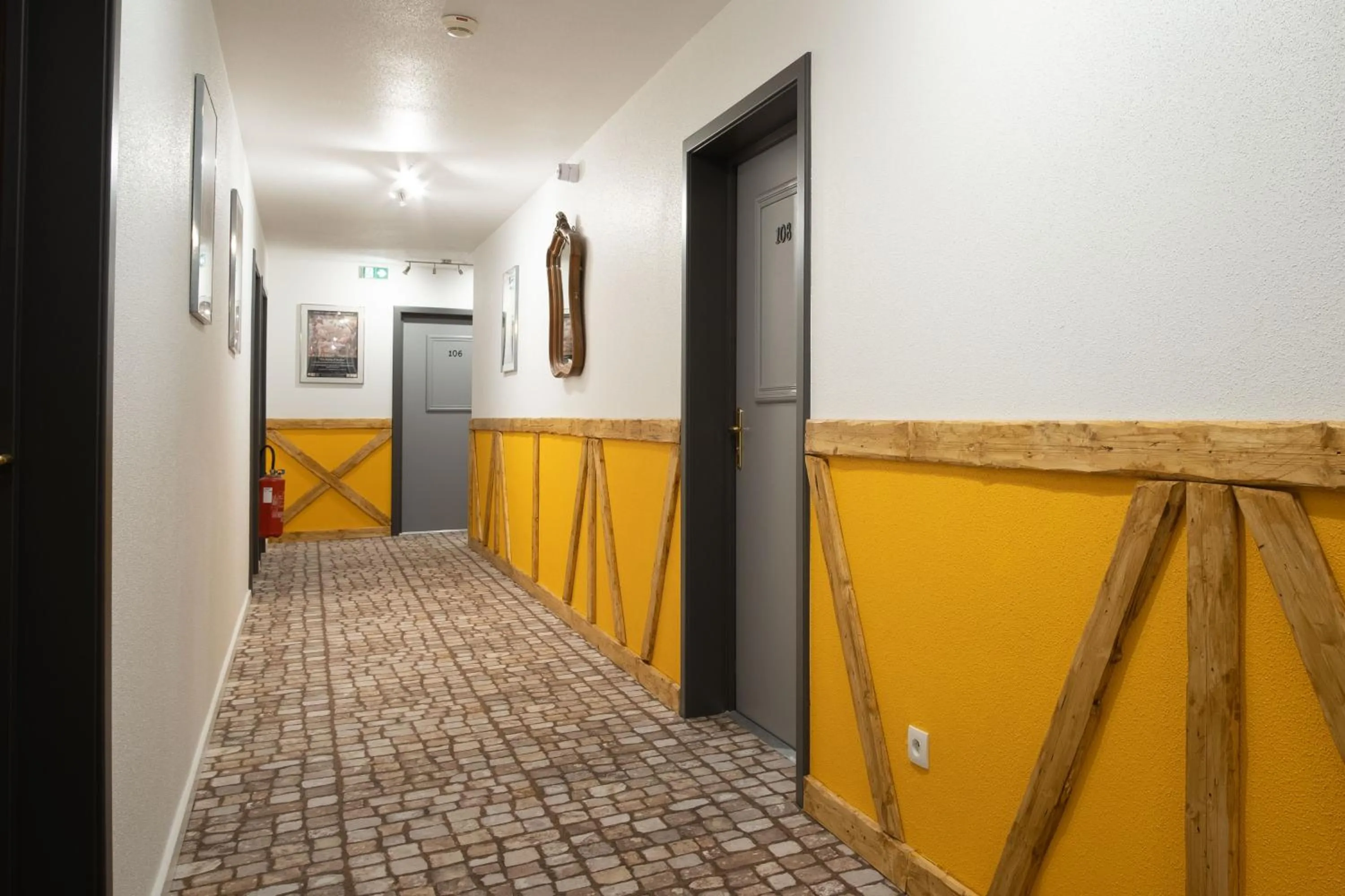 Decorative detail in Hotel Relais d'ISSENHEIM Table d'hôtes