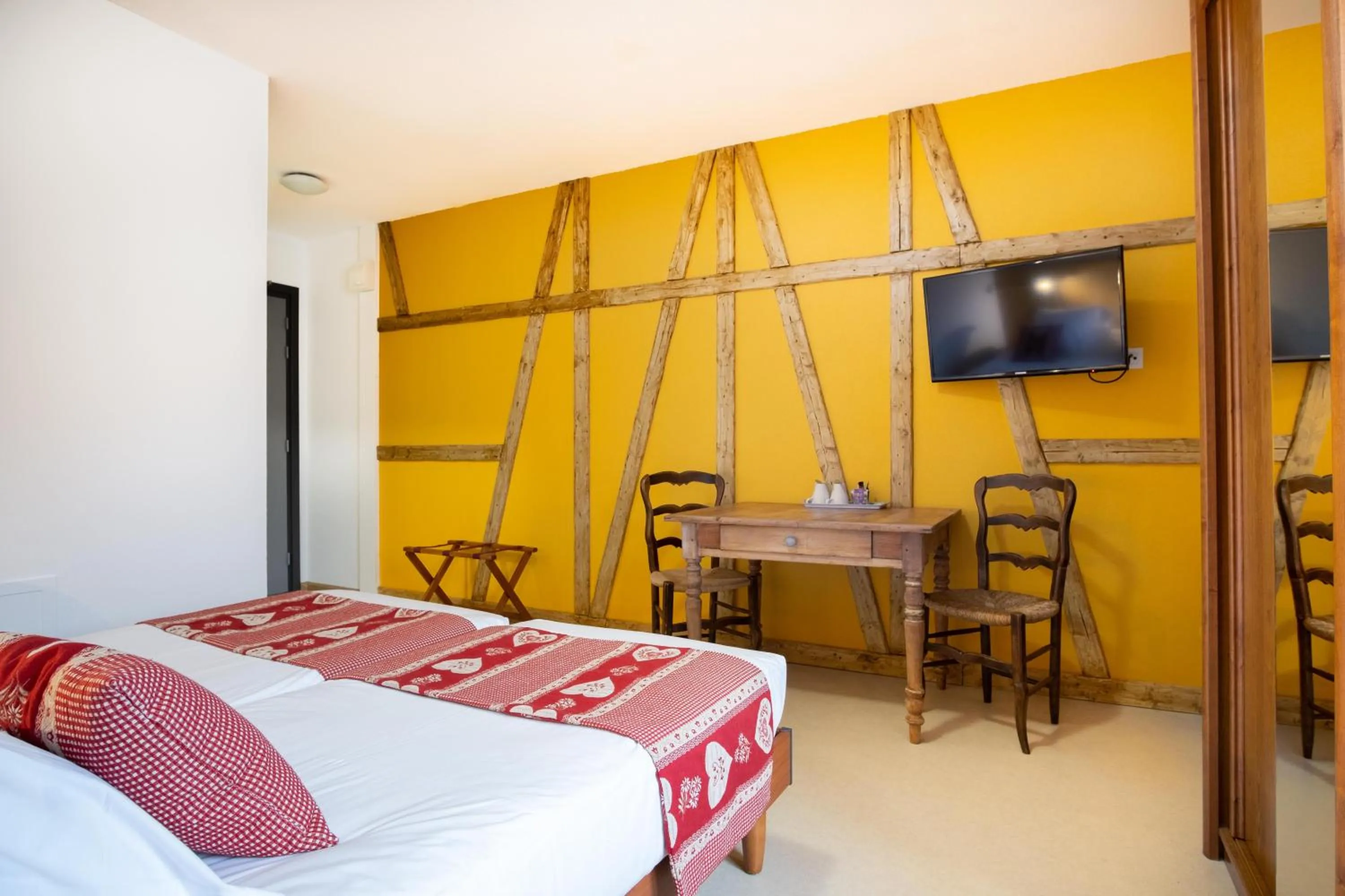 Decorative detail, Bed in Hotel Relais d'ISSENHEIM Table d'hôtes