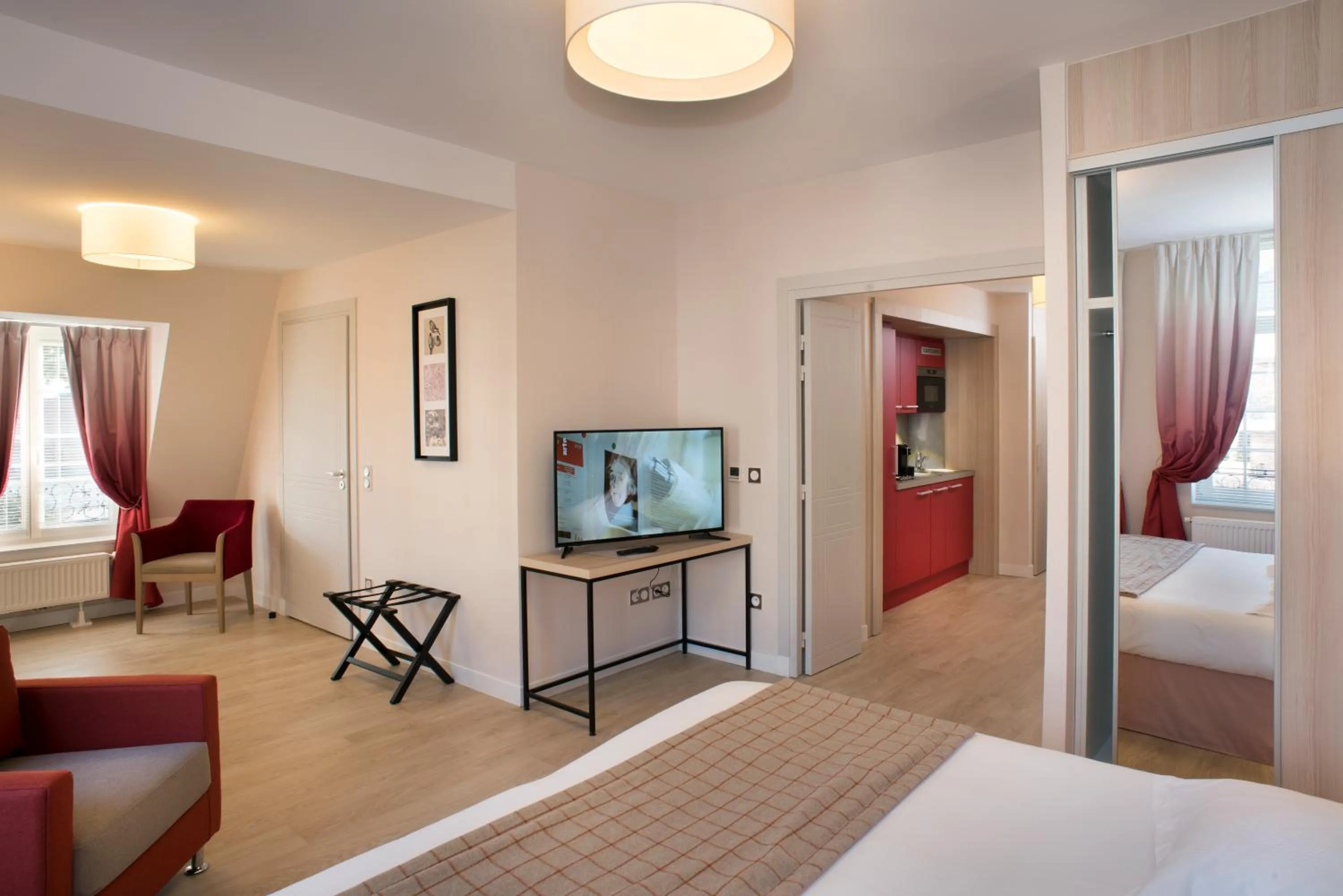 Communal lounge/ TV room, Bed in Domitys - Le Carillon d'or