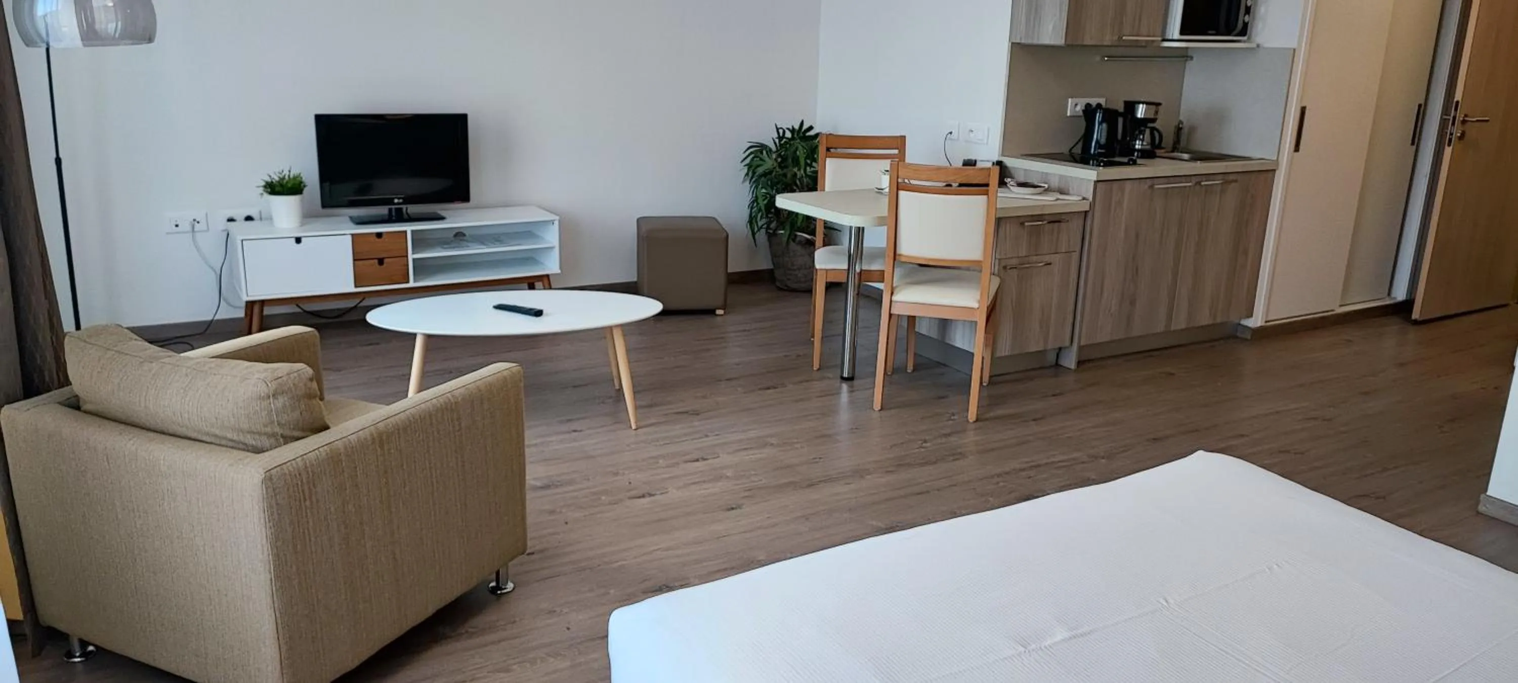 Communal lounge/ TV room in Domitys - Le Carillon d'or