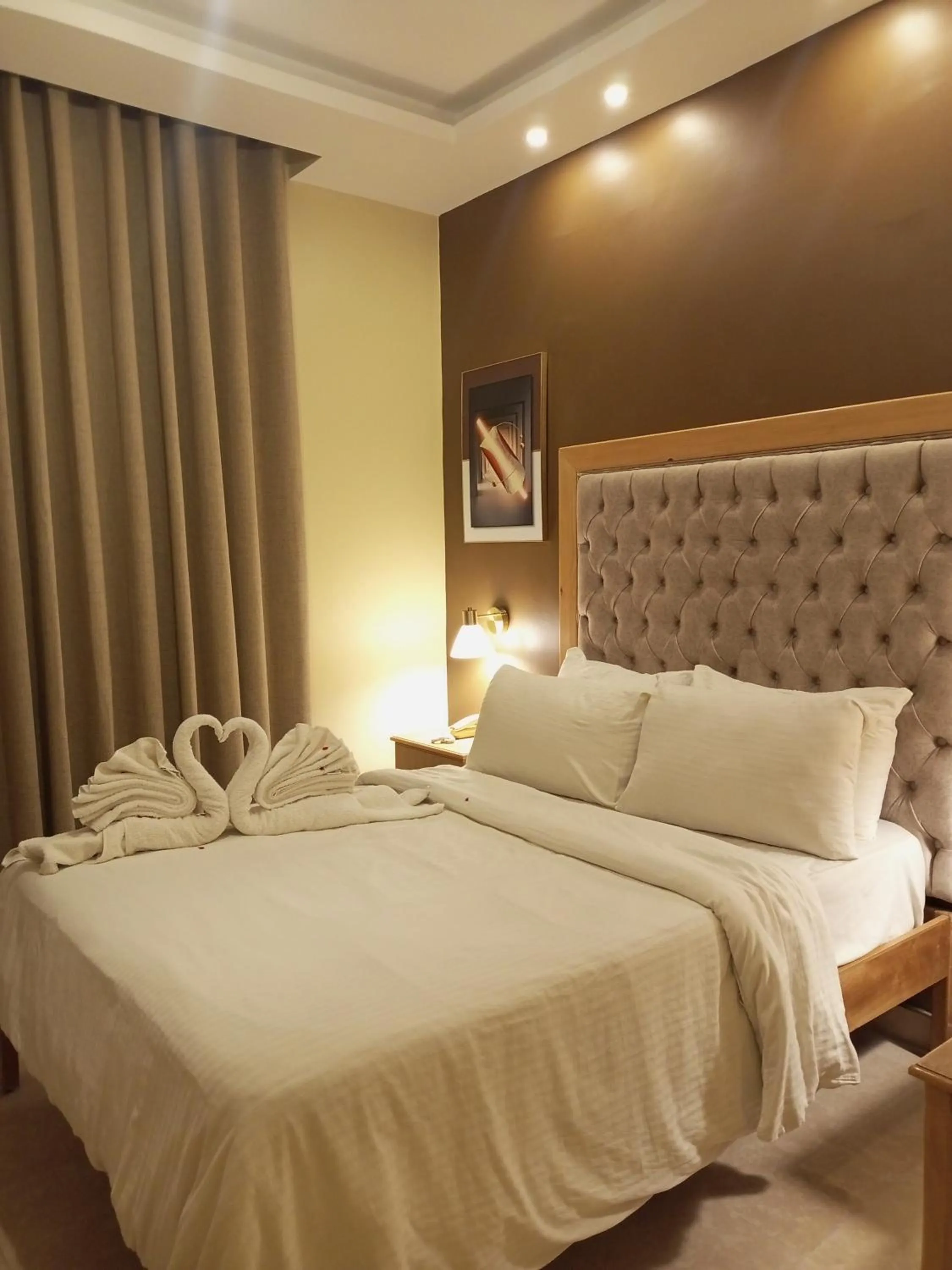 Bedroom, Bed in Mariam Hotel