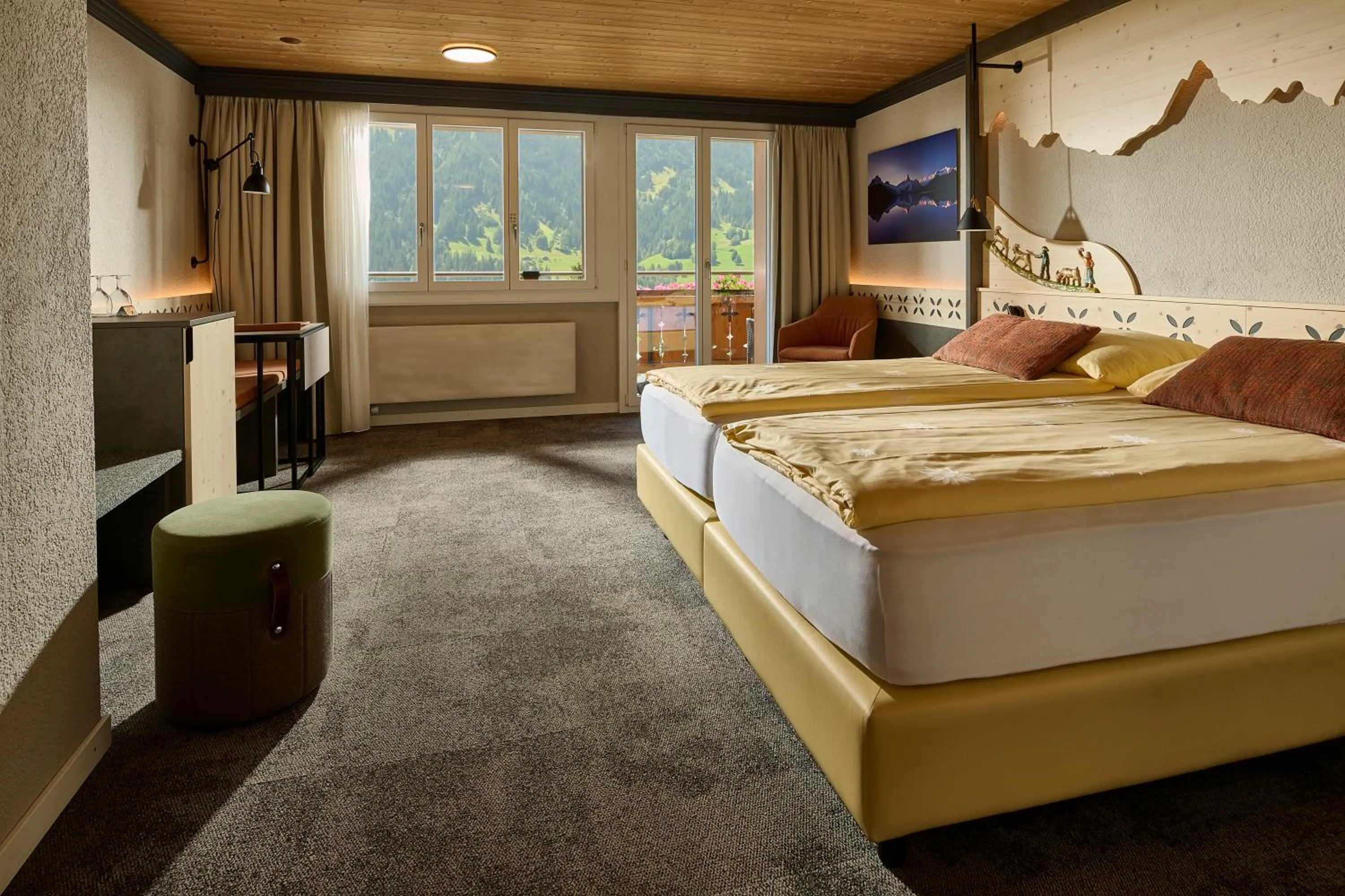 Photo of the whole room, Bed in Hotel Central Wolter - Grindelwald