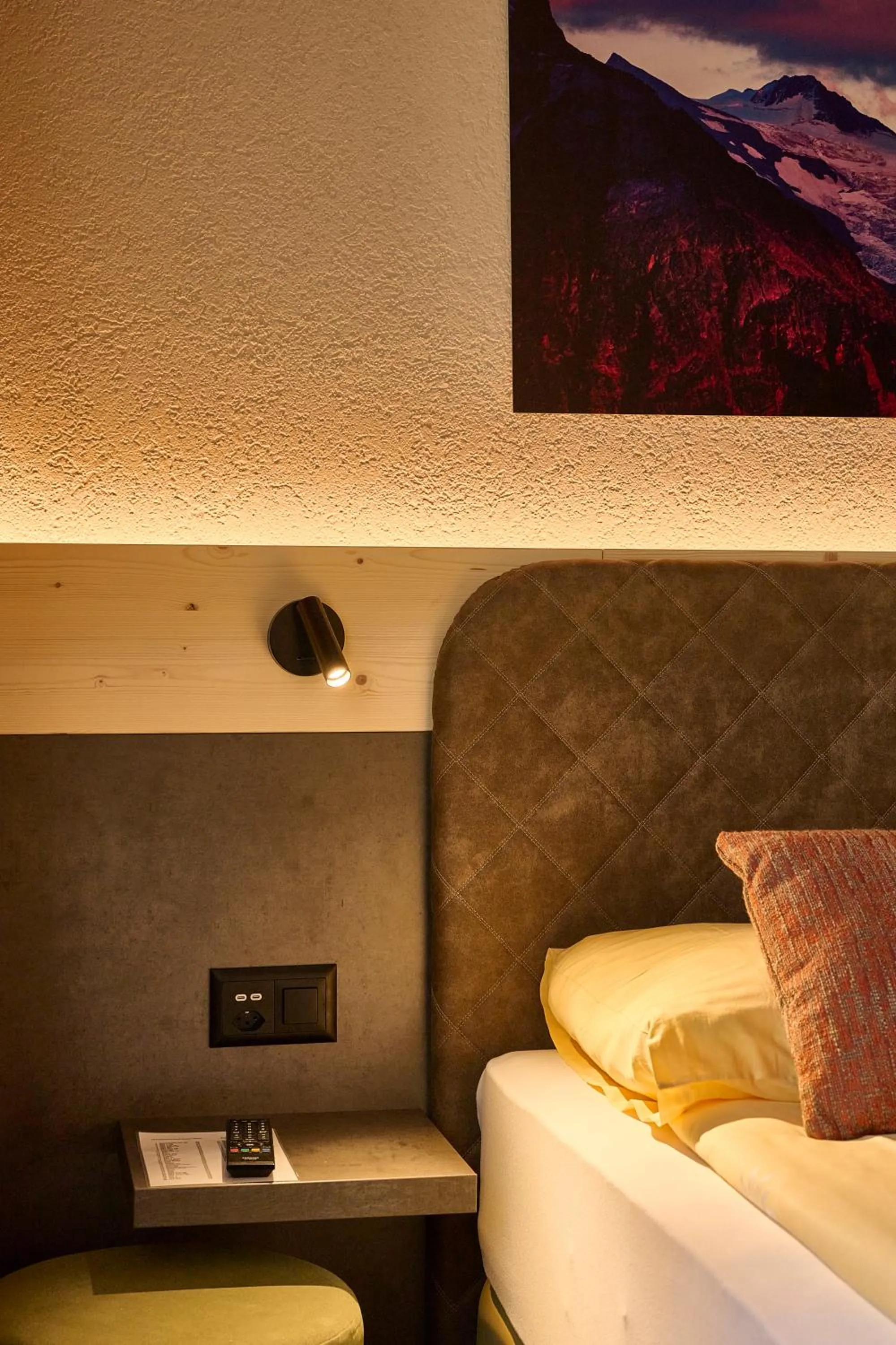 Decorative detail, Bed in Hotel Central Wolter - Grindelwald