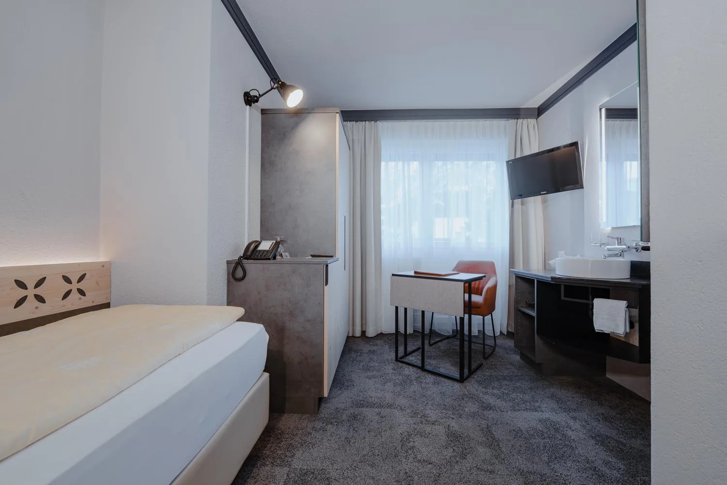 Photo of the whole room, Bed in Hotel Central Wolter - Grindelwald