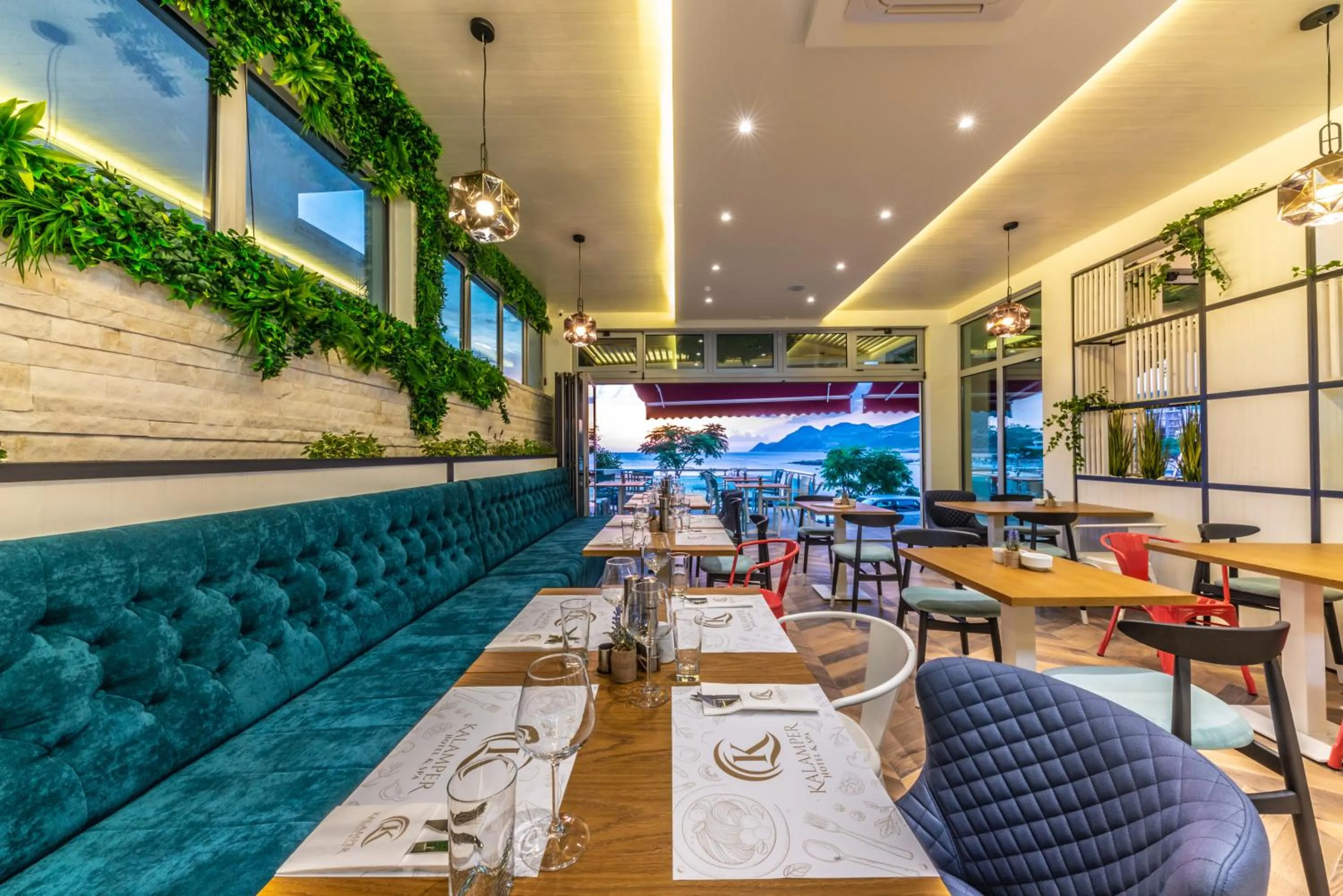 Restaurant/places to eat in Kalamper Hotel & Spa