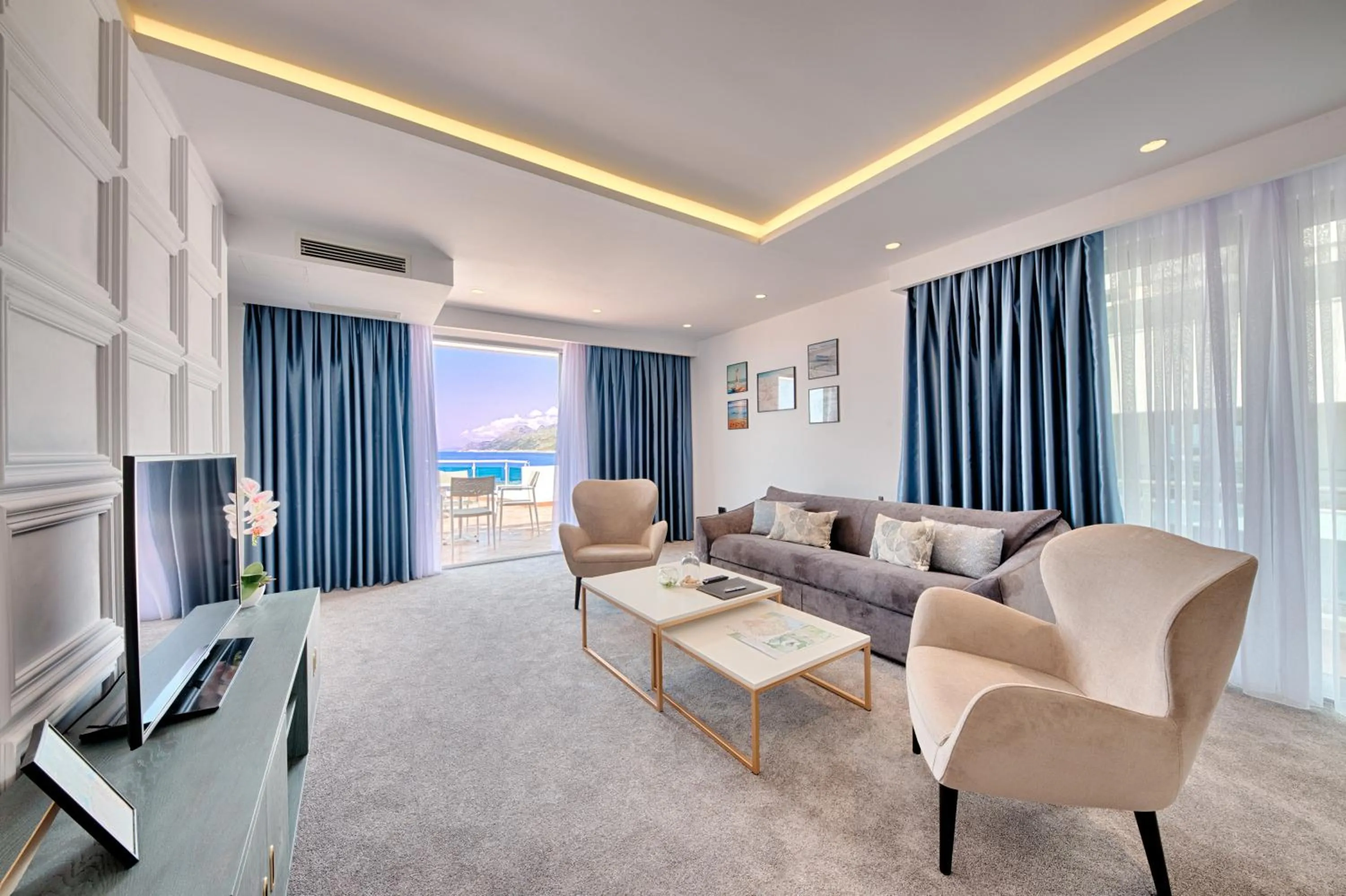 Communal lounge/ TV room in Kalamper Hotel & Spa