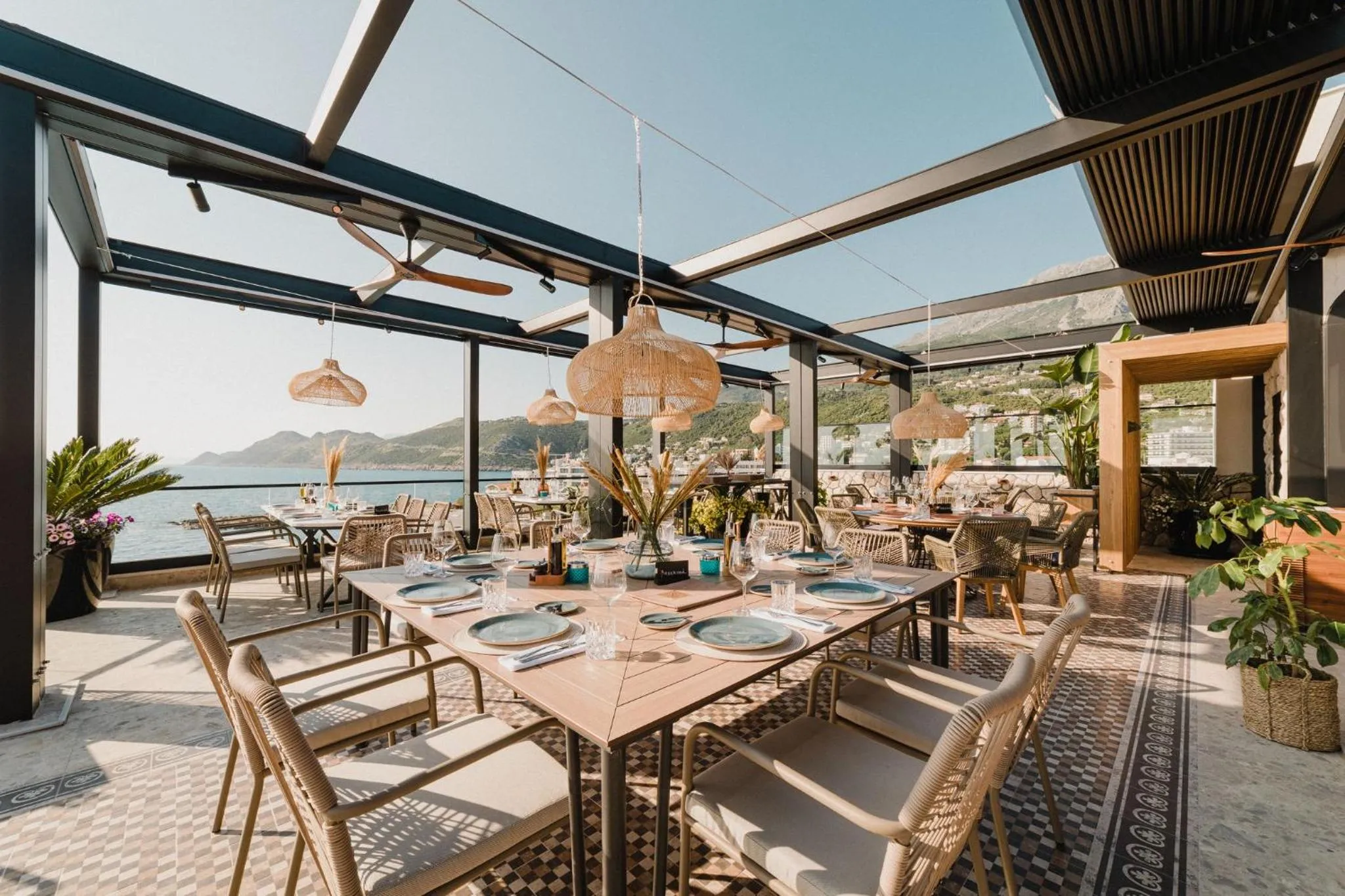 Restaurant/places to eat in Kalamper Hotel & Spa