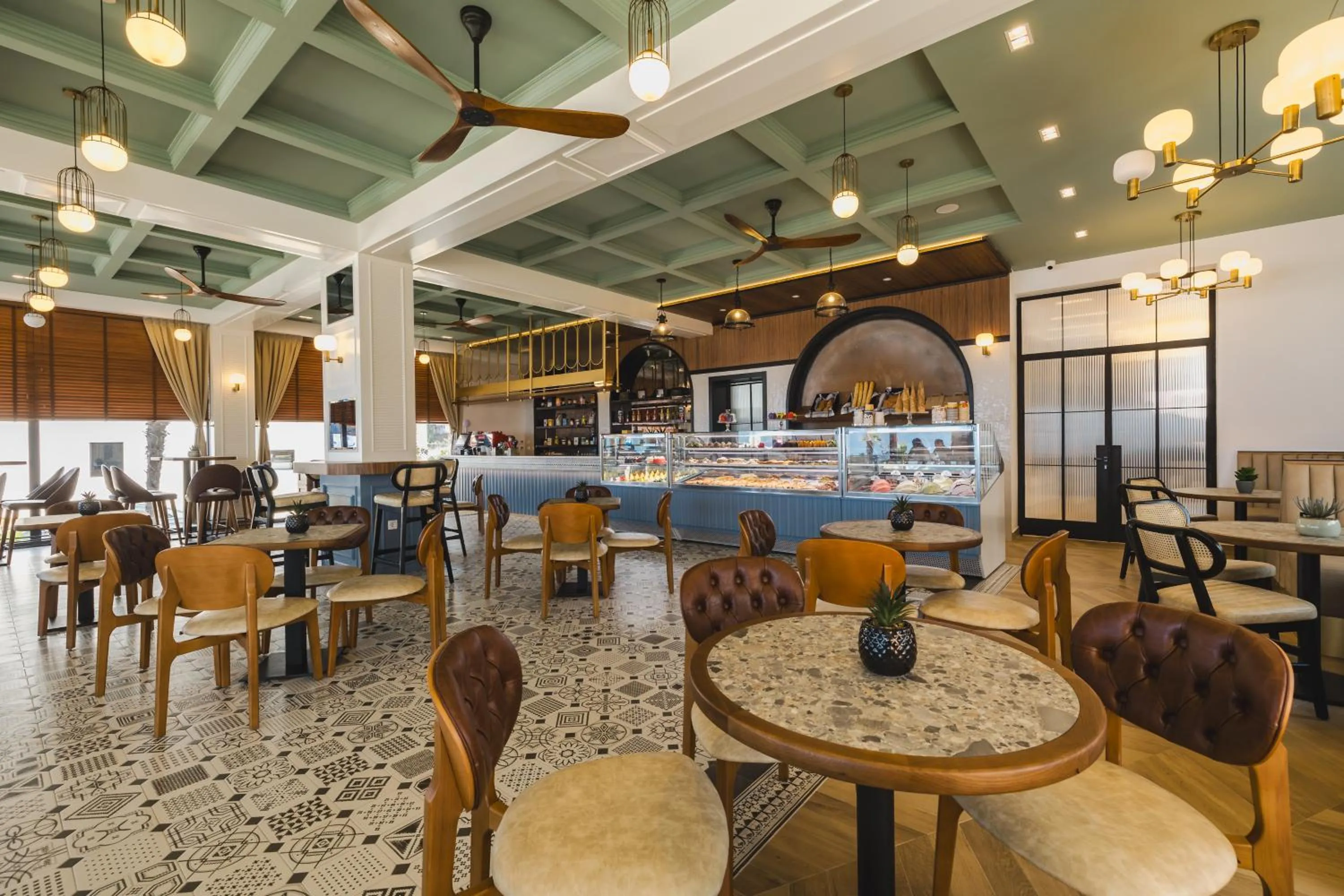 Restaurant/places to eat in Kalamper Hotel & Spa