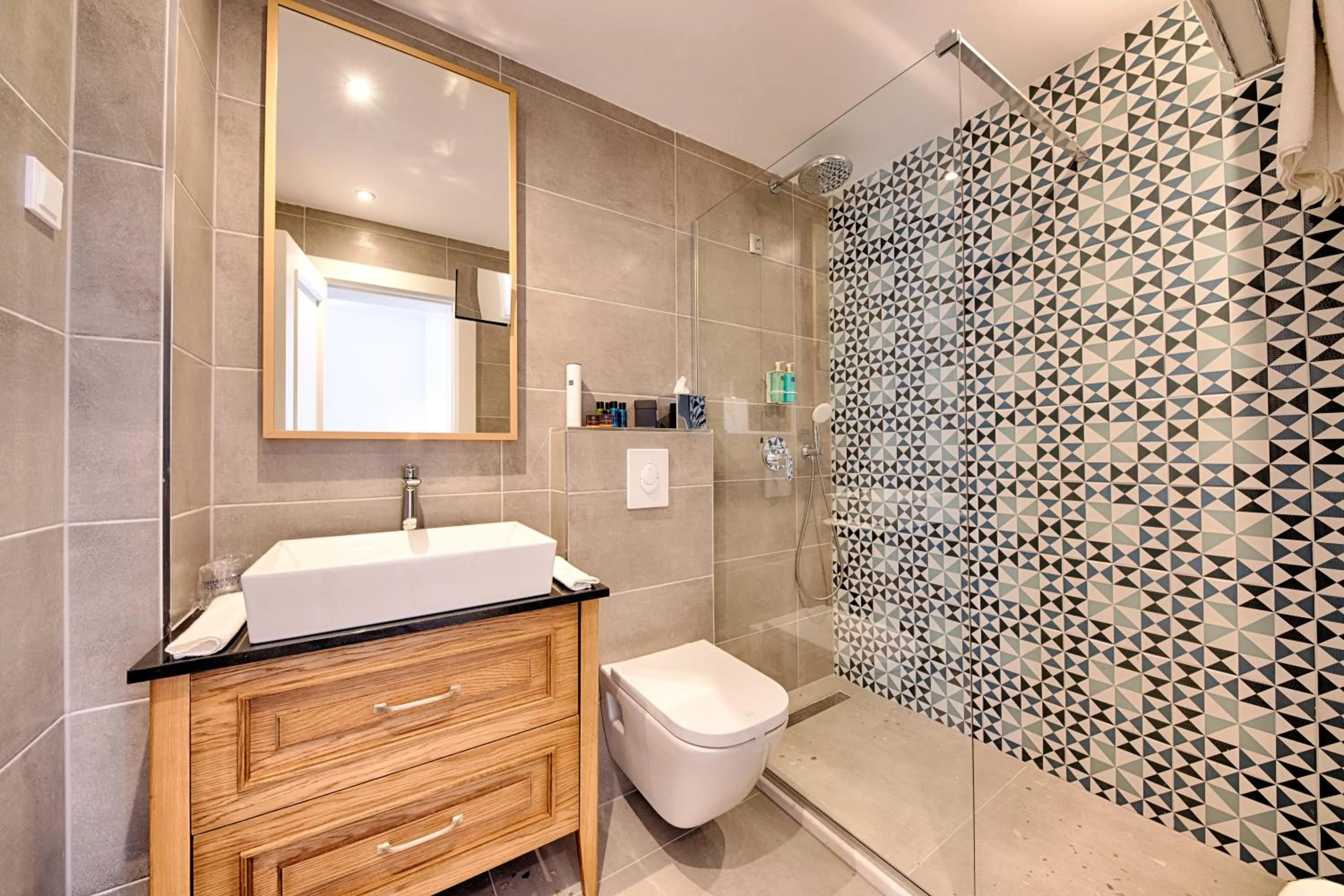 Shower in Kalamper Hotel & Spa