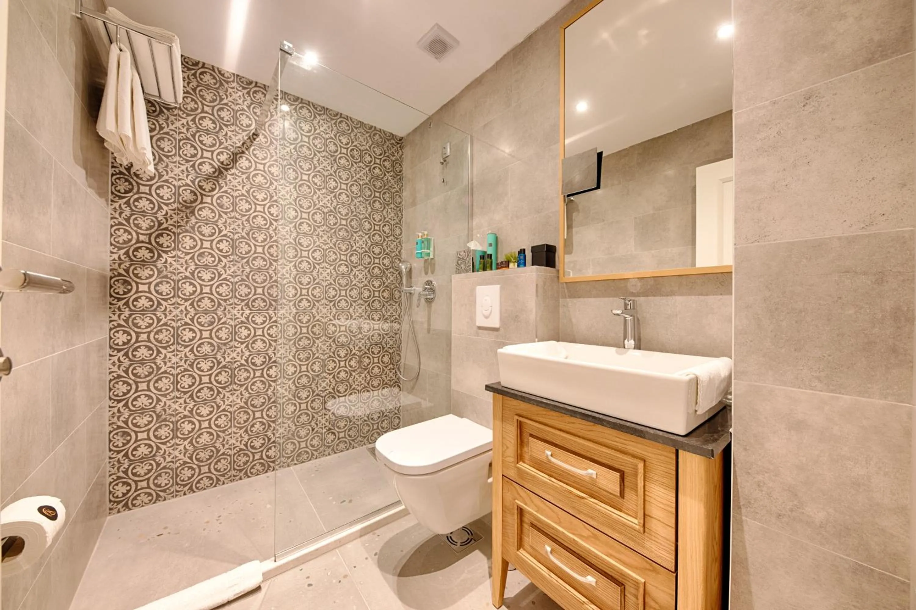 Shower in Kalamper Hotel & Spa