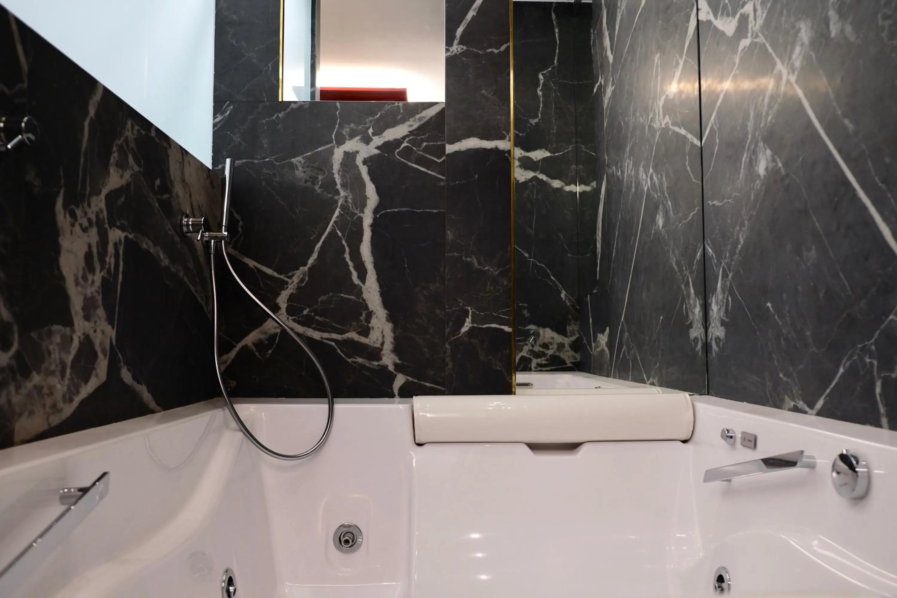 The Boutique Napoli Suite