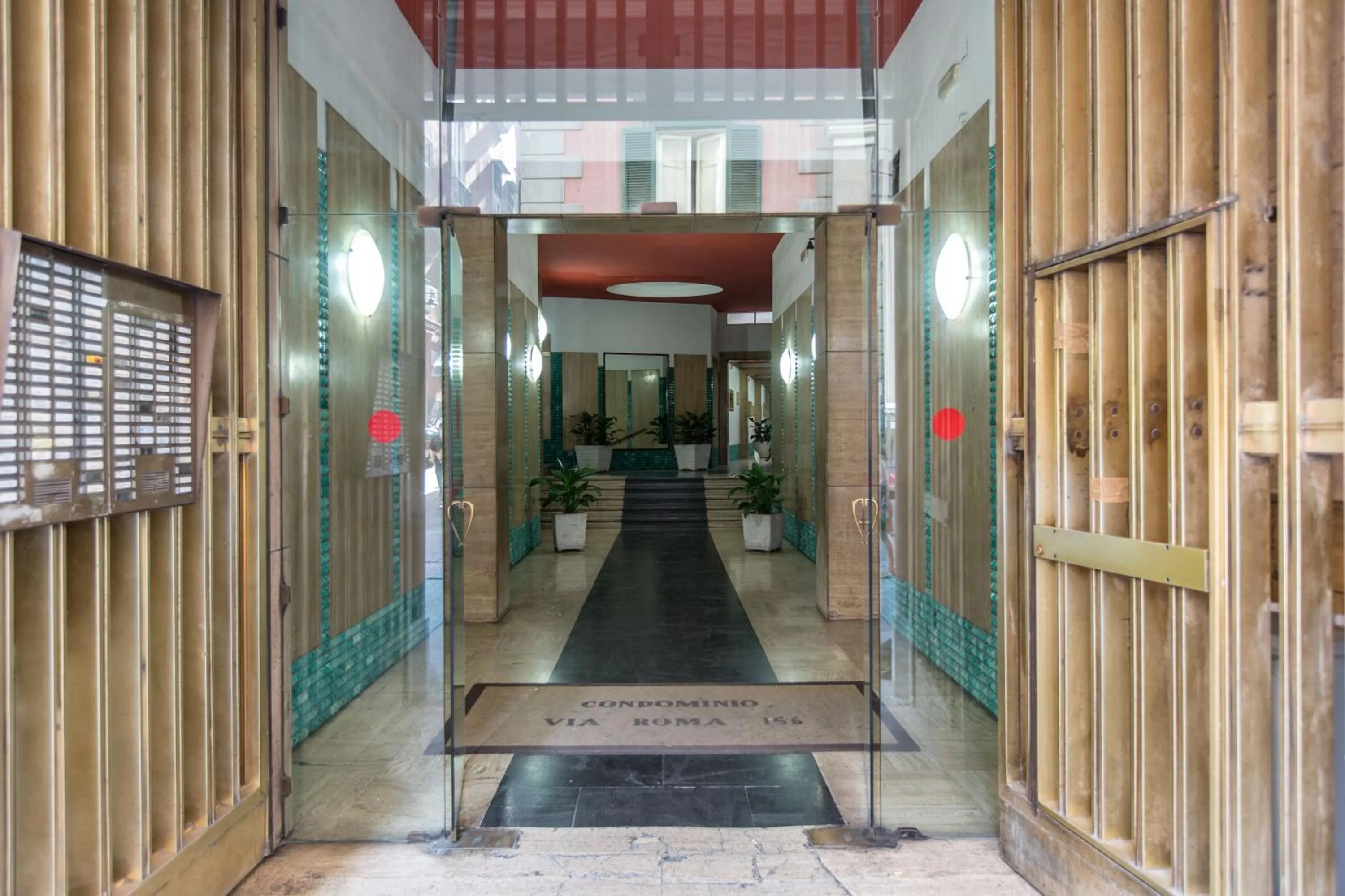 Facade/entrance in The Boutique Napoli Suite