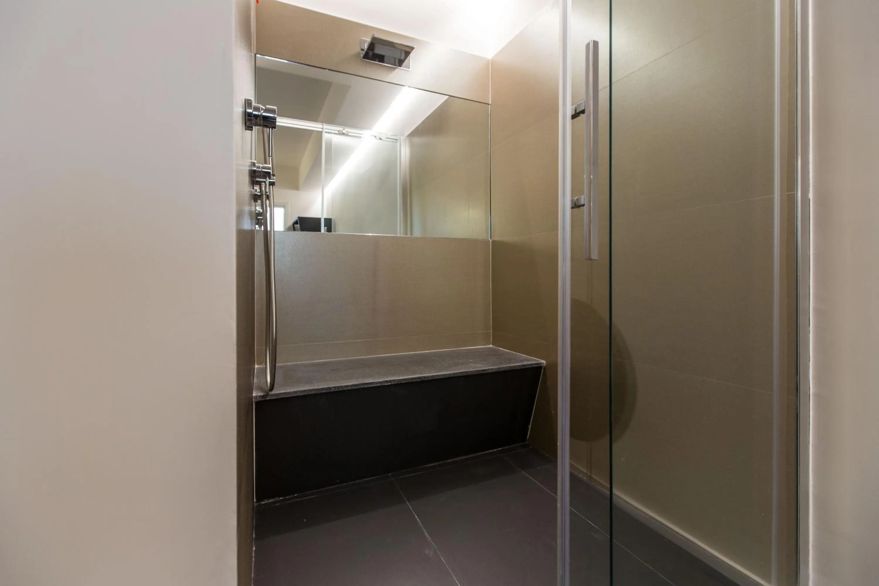 The Boutique Napoli Suite