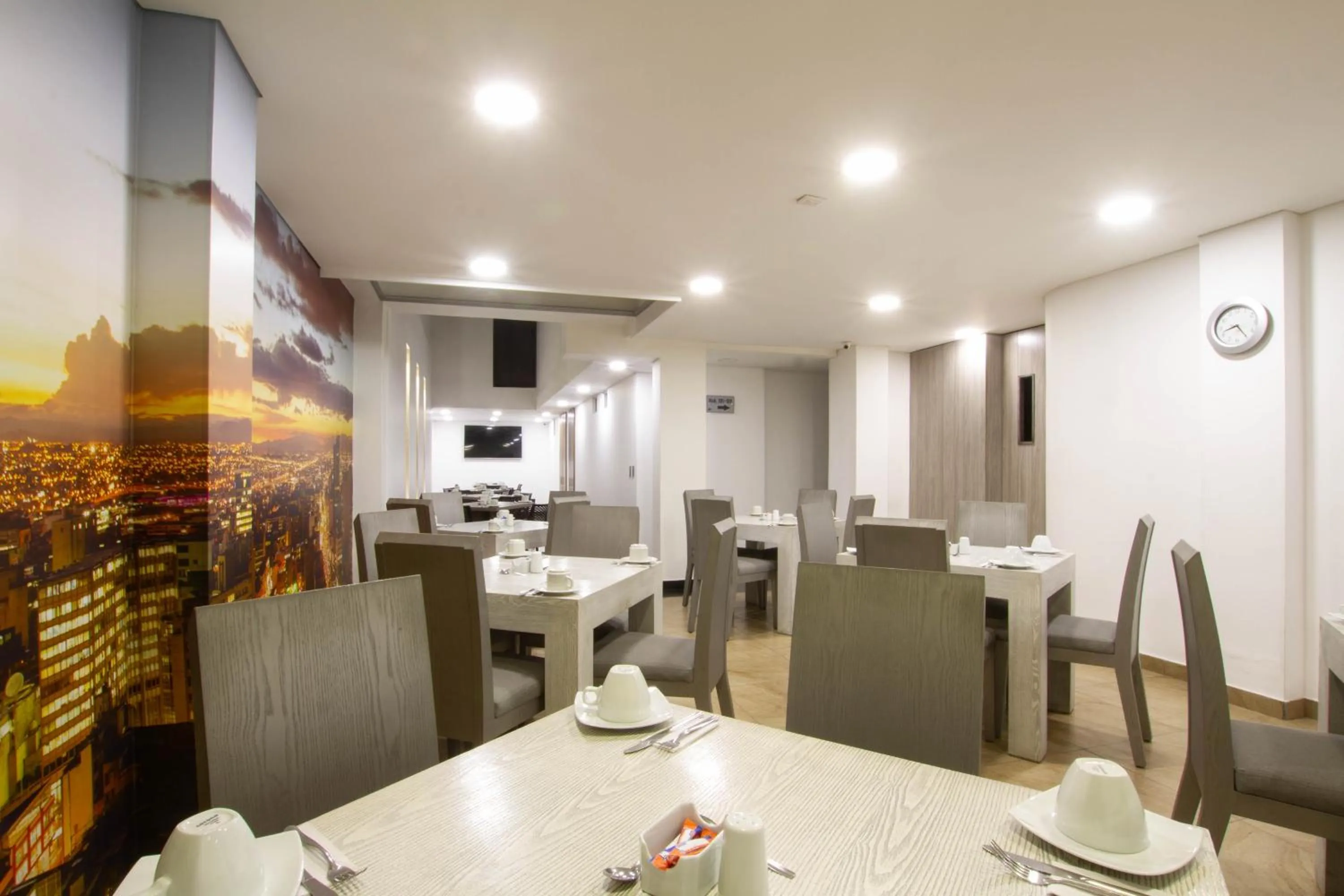 Restaurant/places to eat in BOG URBAN HOTEl