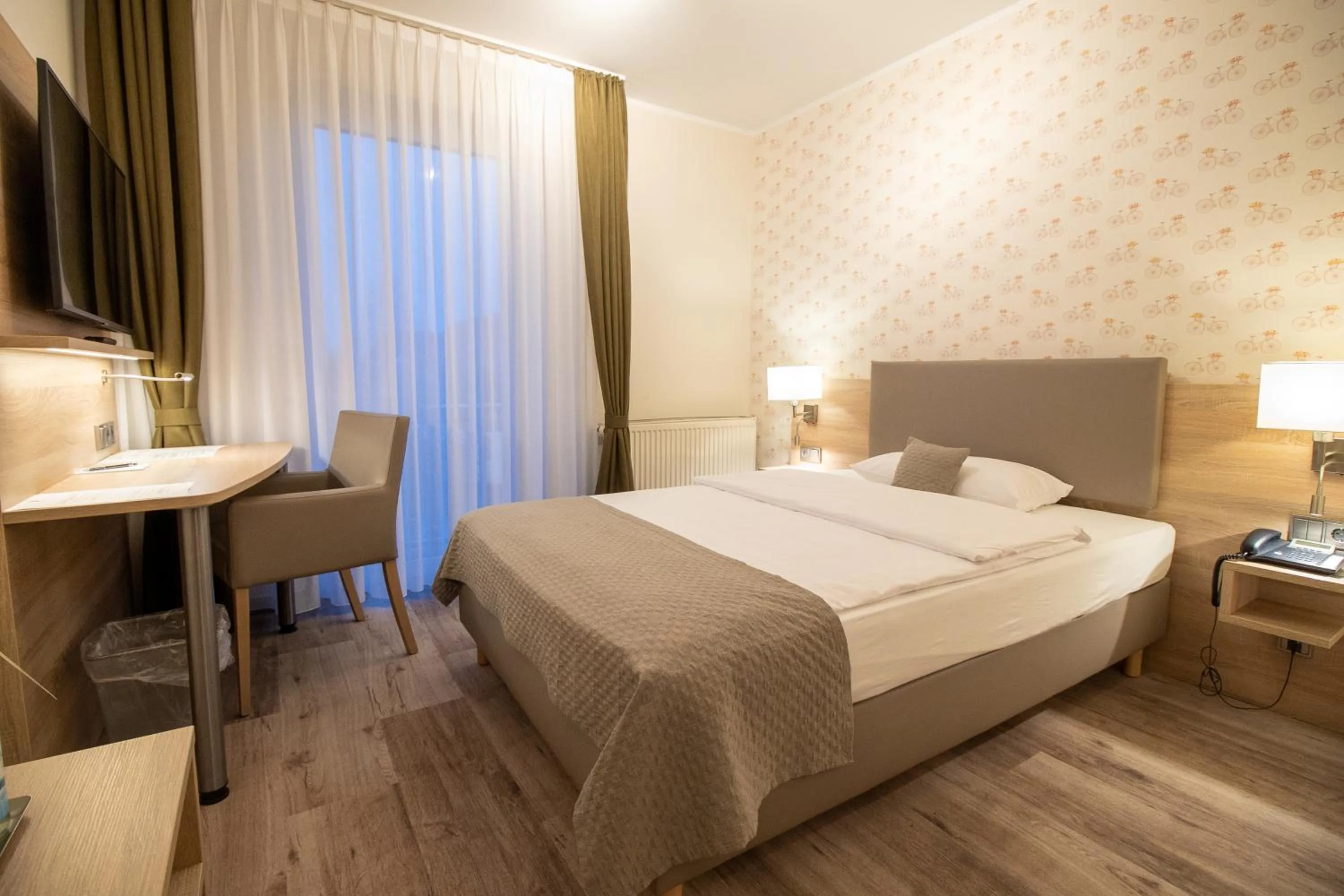 Photo of the whole room, Bed in Hotel Fallersleber Spieker