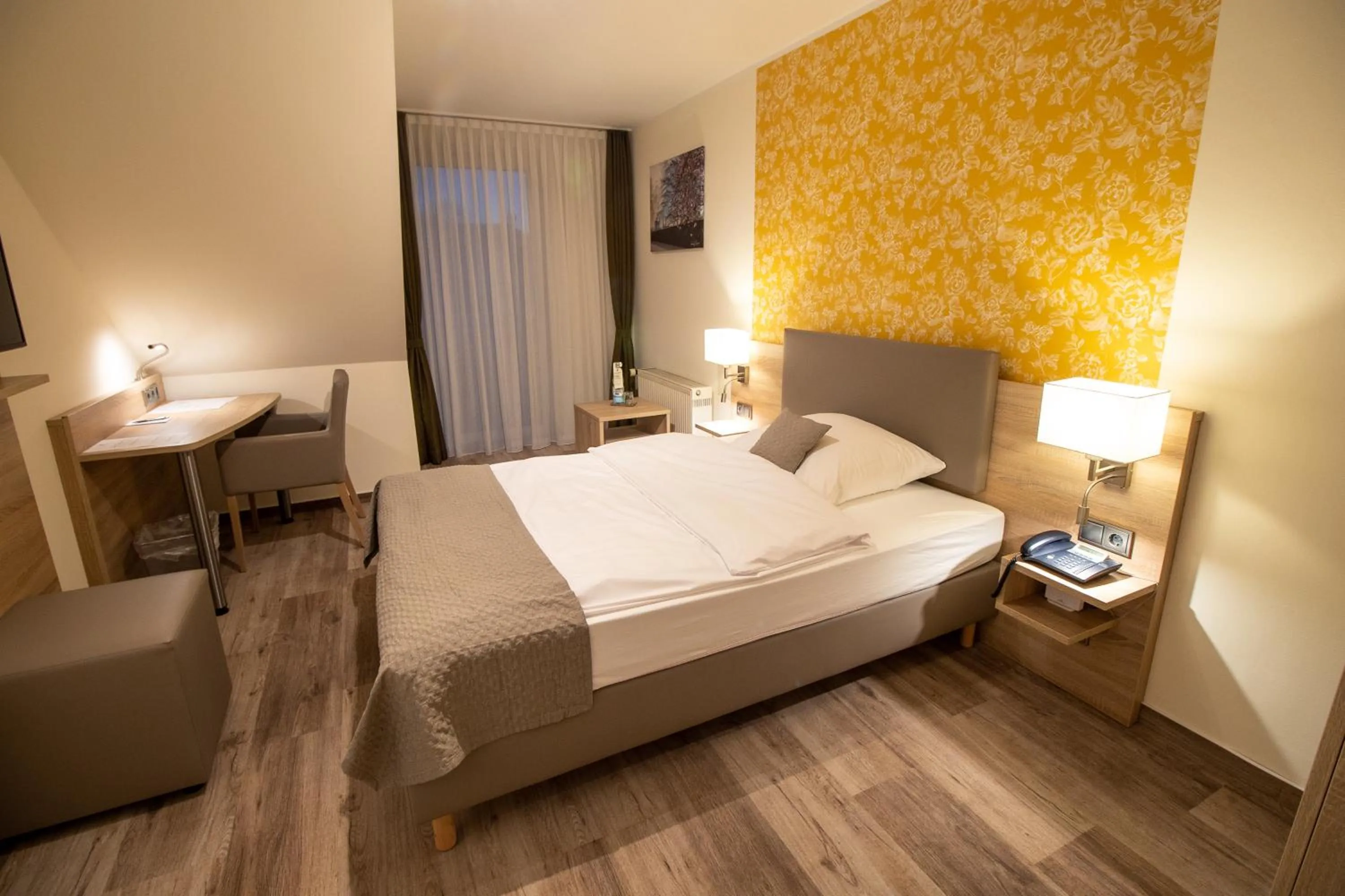 Photo of the whole room, Bed in Hotel Fallersleber Spieker