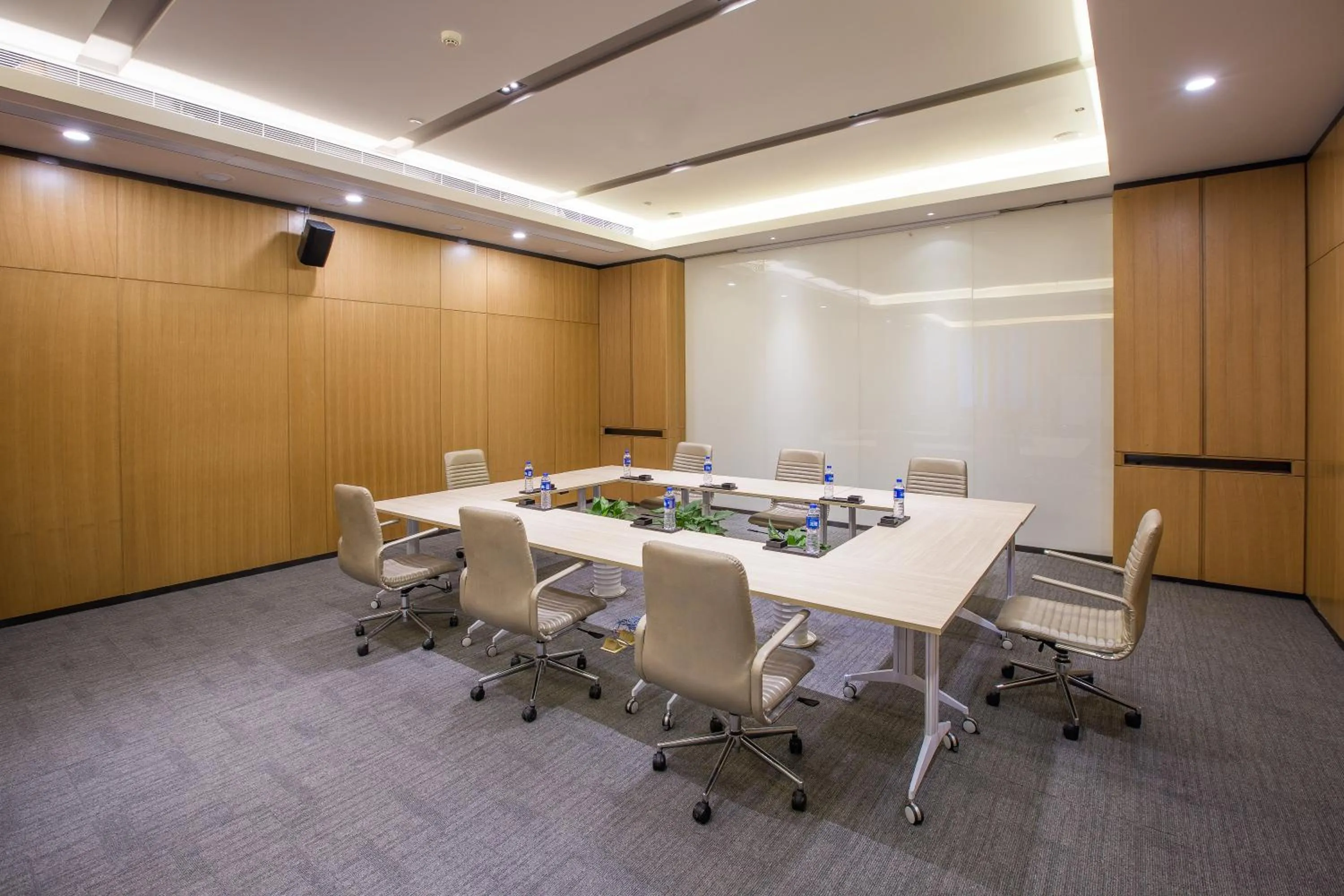 Meeting/conference room in Holiday Inn Express Bengbu Downtown, an IHG Hotel