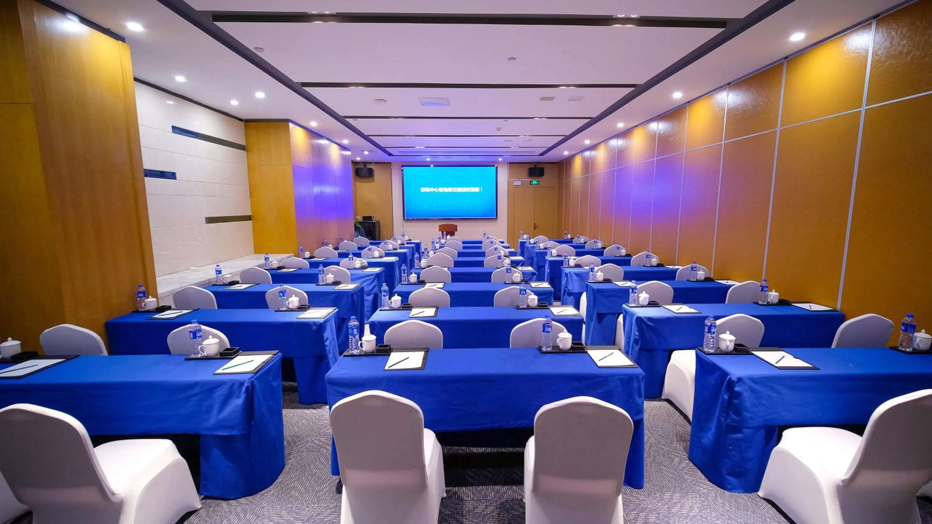 Meeting/conference room in Holiday Inn Express Bengbu Downtown, an IHG Hotel