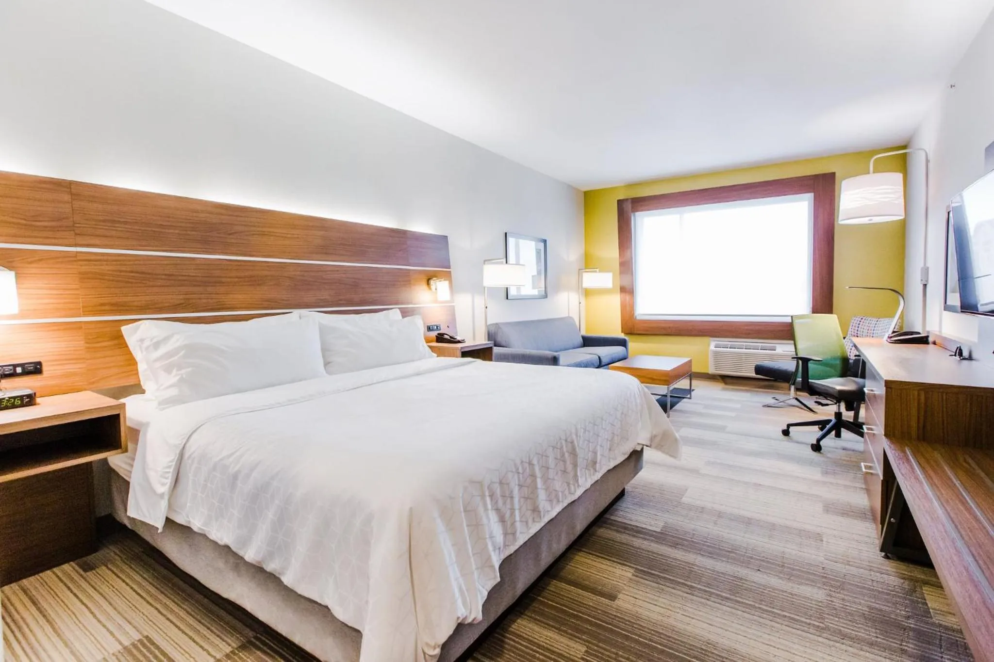 Photo of the whole room, Bed in Holiday Inn Express & Suites - West Edmonton-Mall Area by IHG