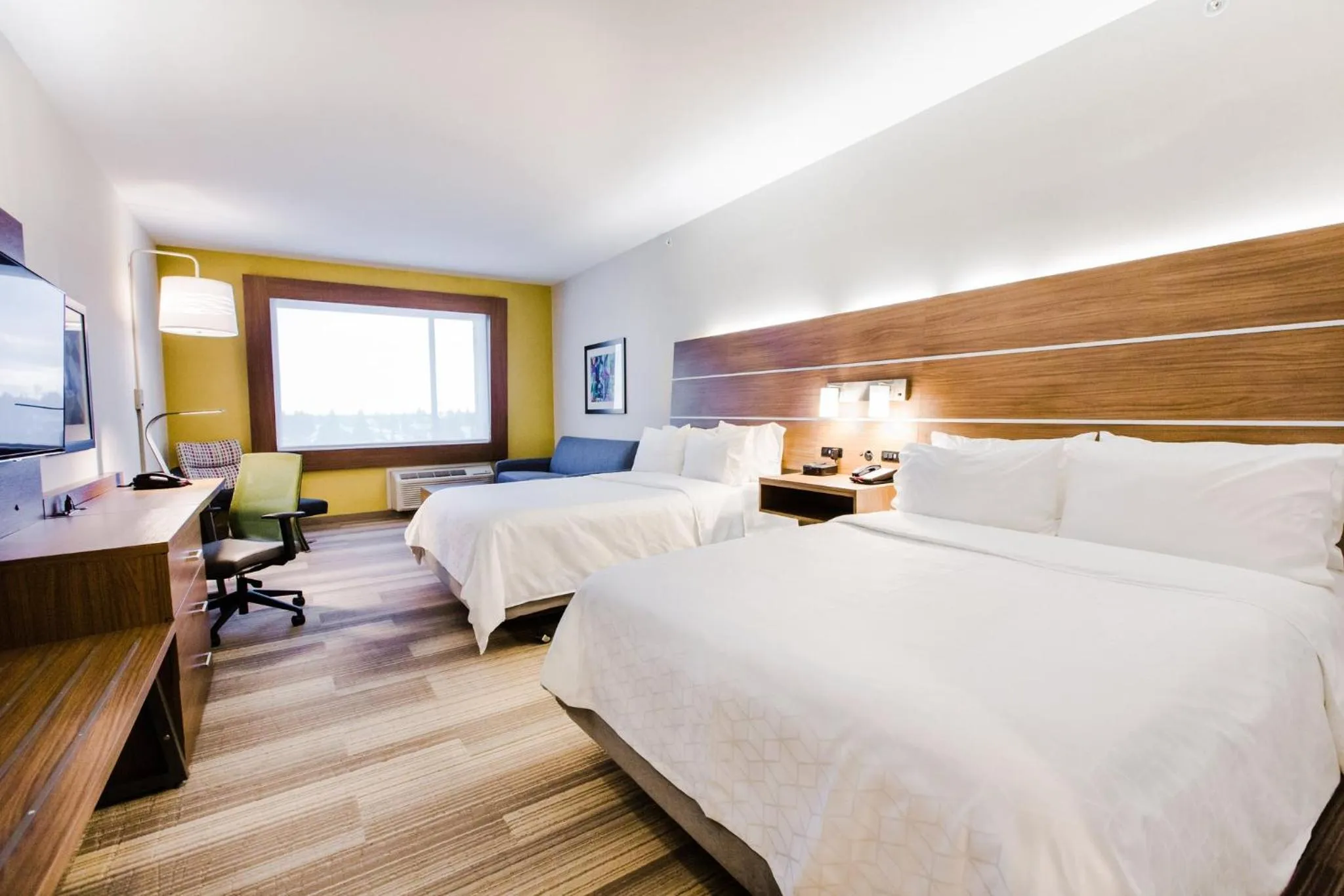 Photo of the whole room, Bed in Holiday Inn Express & Suites - West Edmonton-Mall Area by IHG