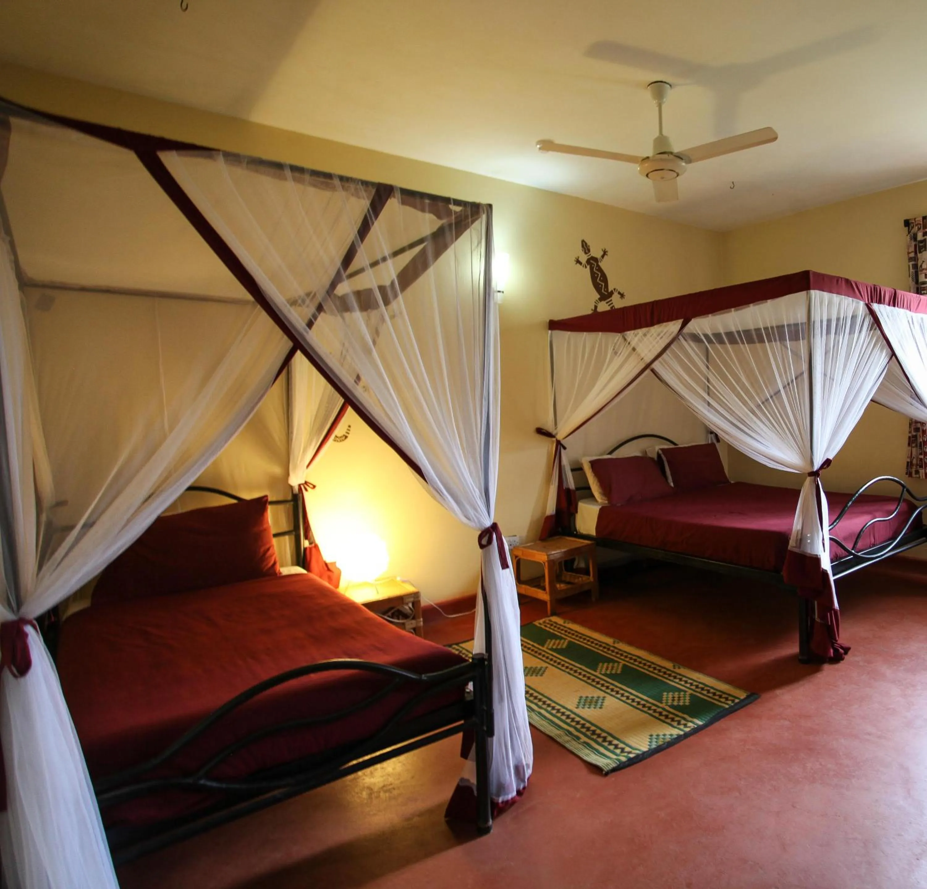 Photo of the whole room, Bed in Red Chilli Hideaway