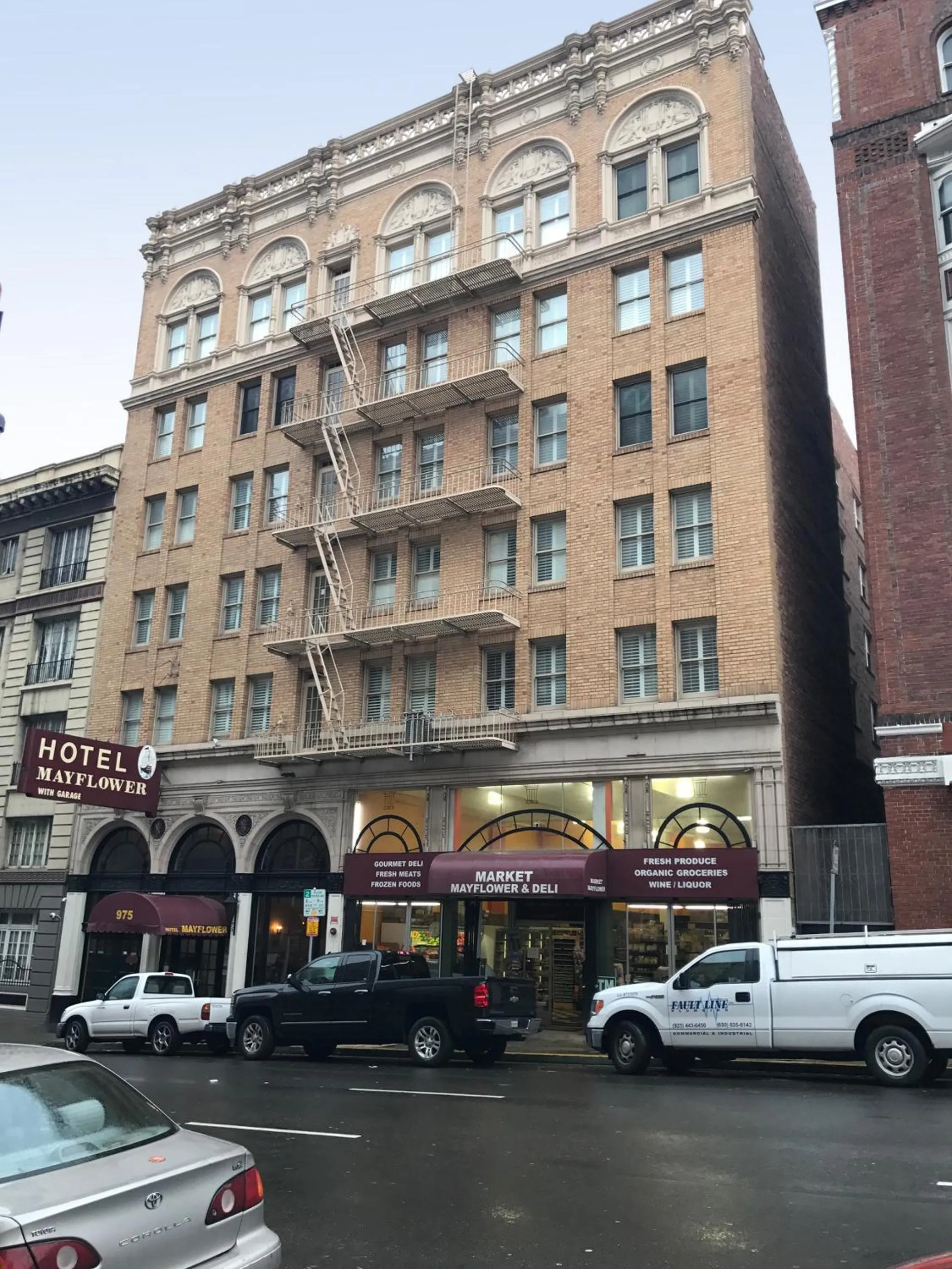 Facade/entrance in Mayflower Hotel