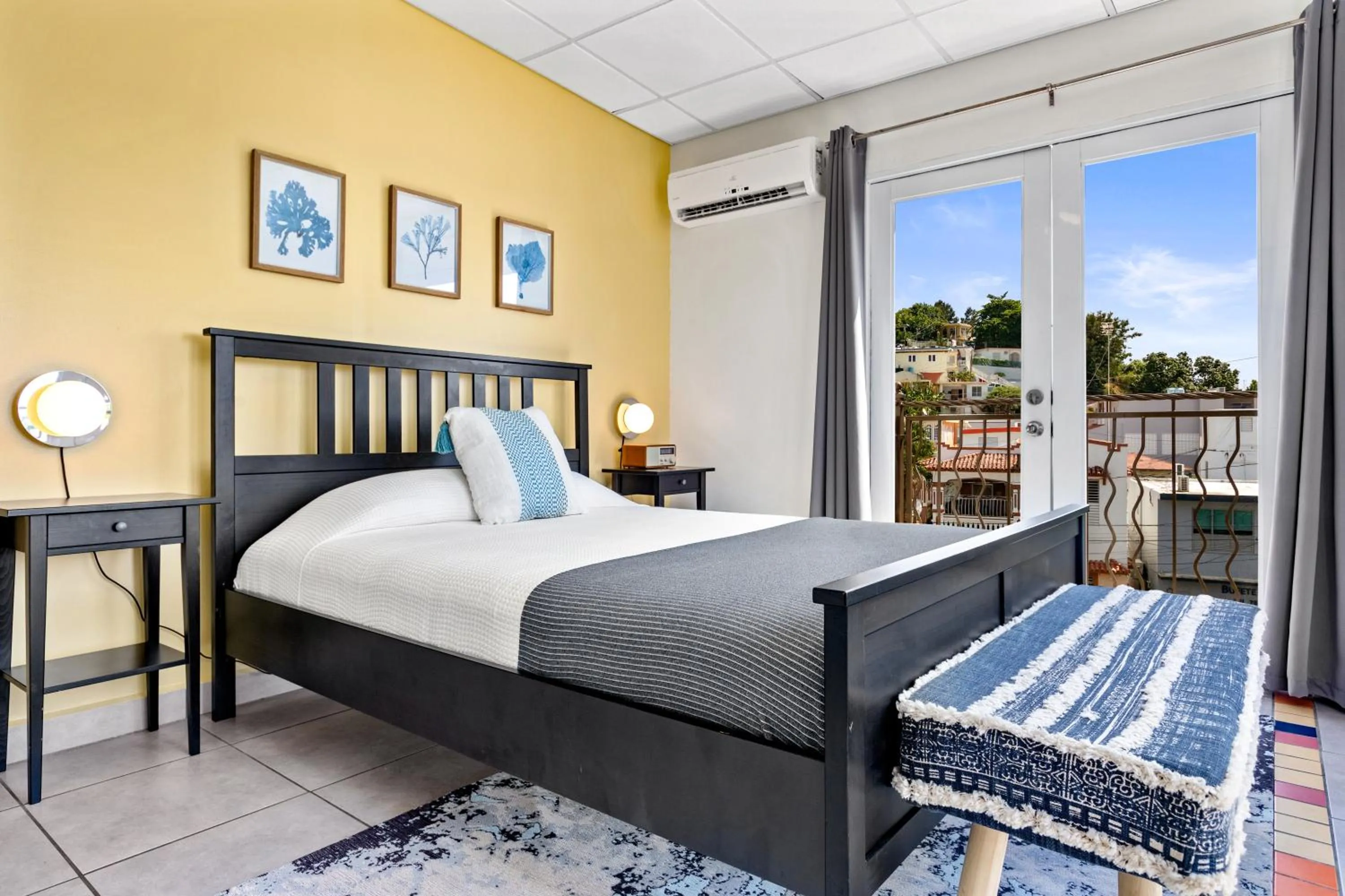 View (from property/room), Bed in Rincon Plaza Hotel